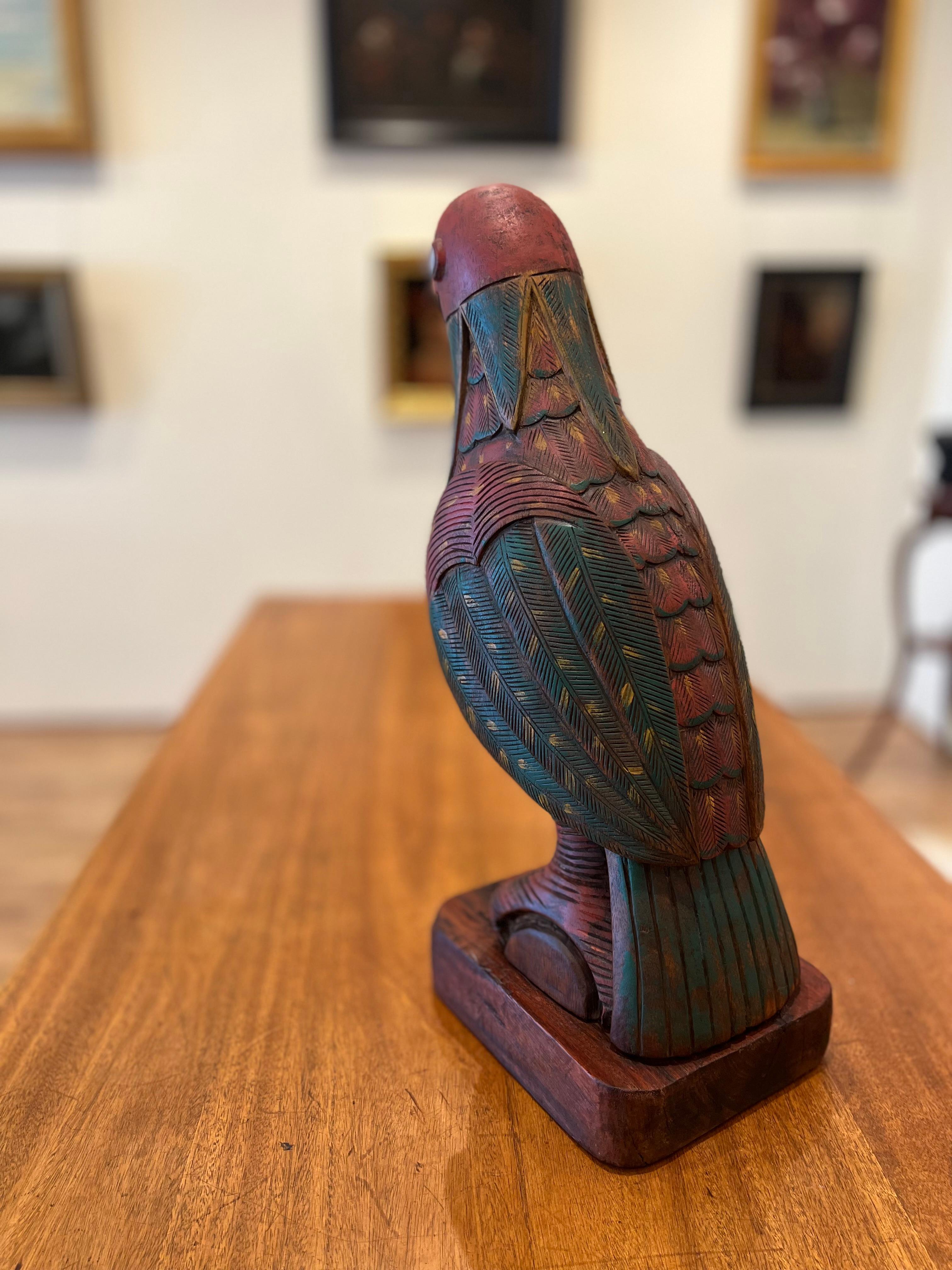 Sculpture folklorique sud-américaine d'un perroquet MaCaw 1