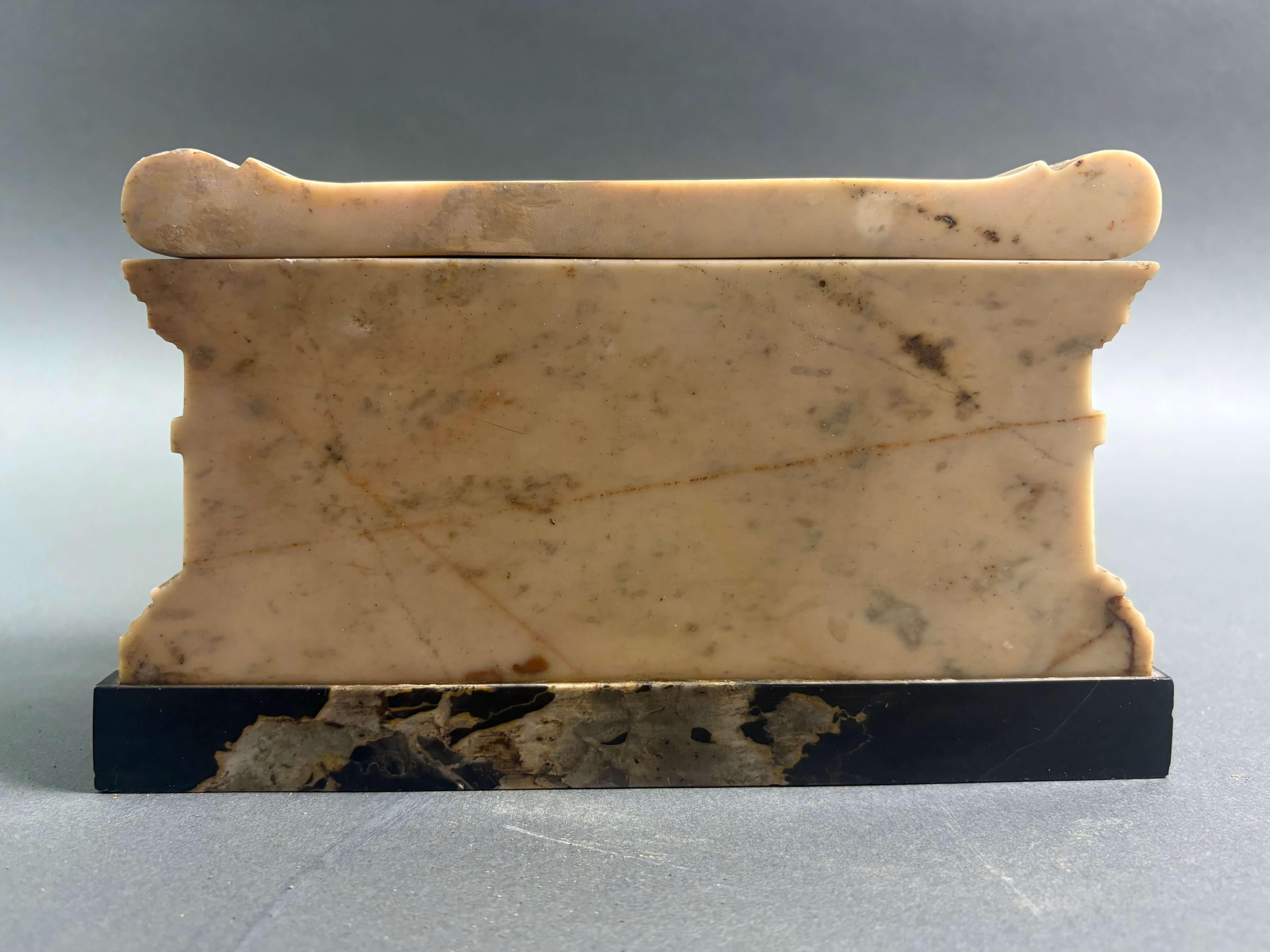 Souvenir del Grand Tour di epoca primi 800, sarcofago di Lucio Cornelio Scipione Barbato in marmo giallo di Siena con basamento in marmo portoro. Dopo l'originale scoperto nel 1780.  

Lucio Cornelio Scipione Barbato (337 a.C. – 270 a.C.) è stato un