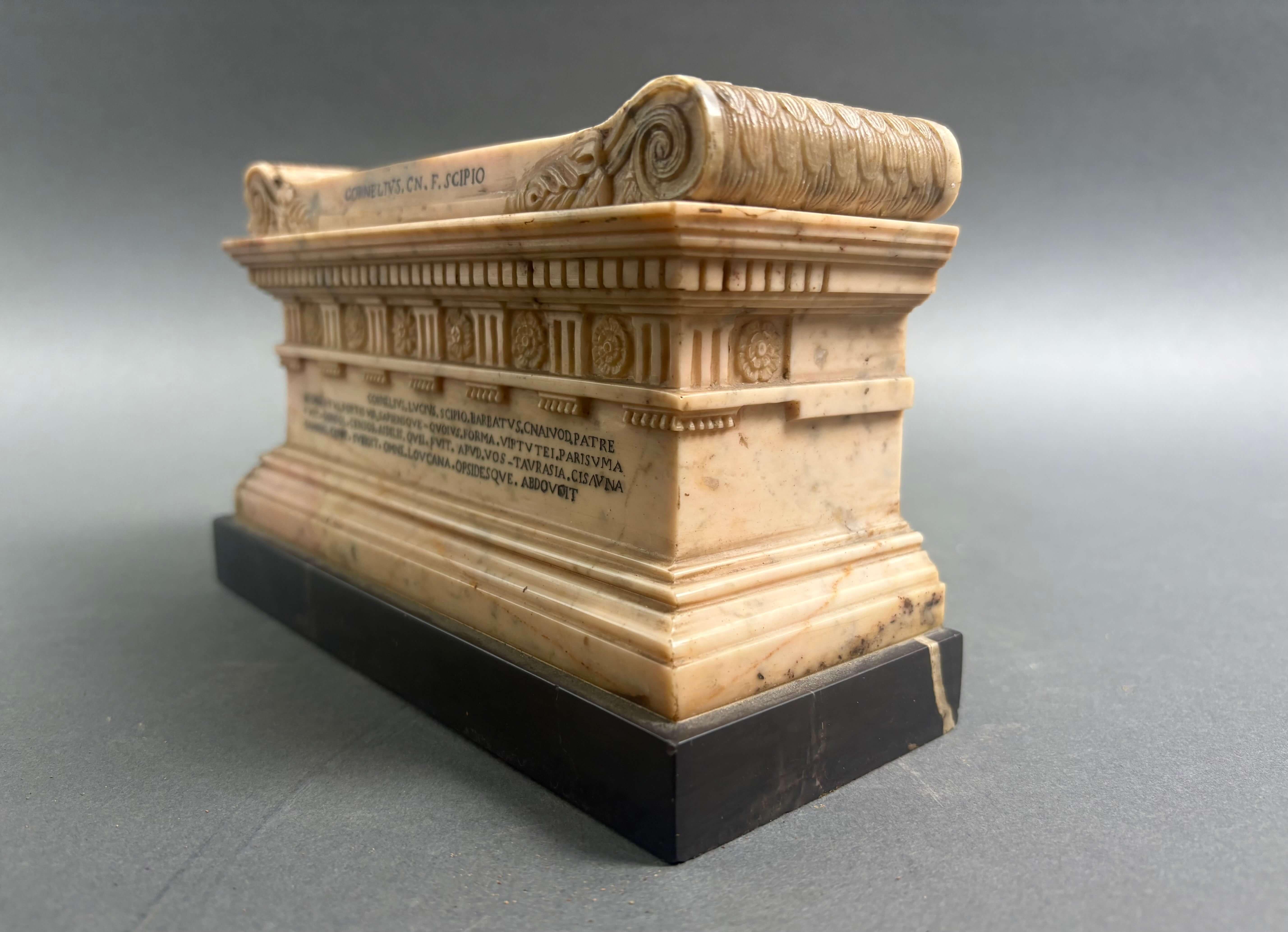 Souvenir del Grand Tour Sarcofago di Lucio Cornelio Scipione Barbato Marmo en vente 1