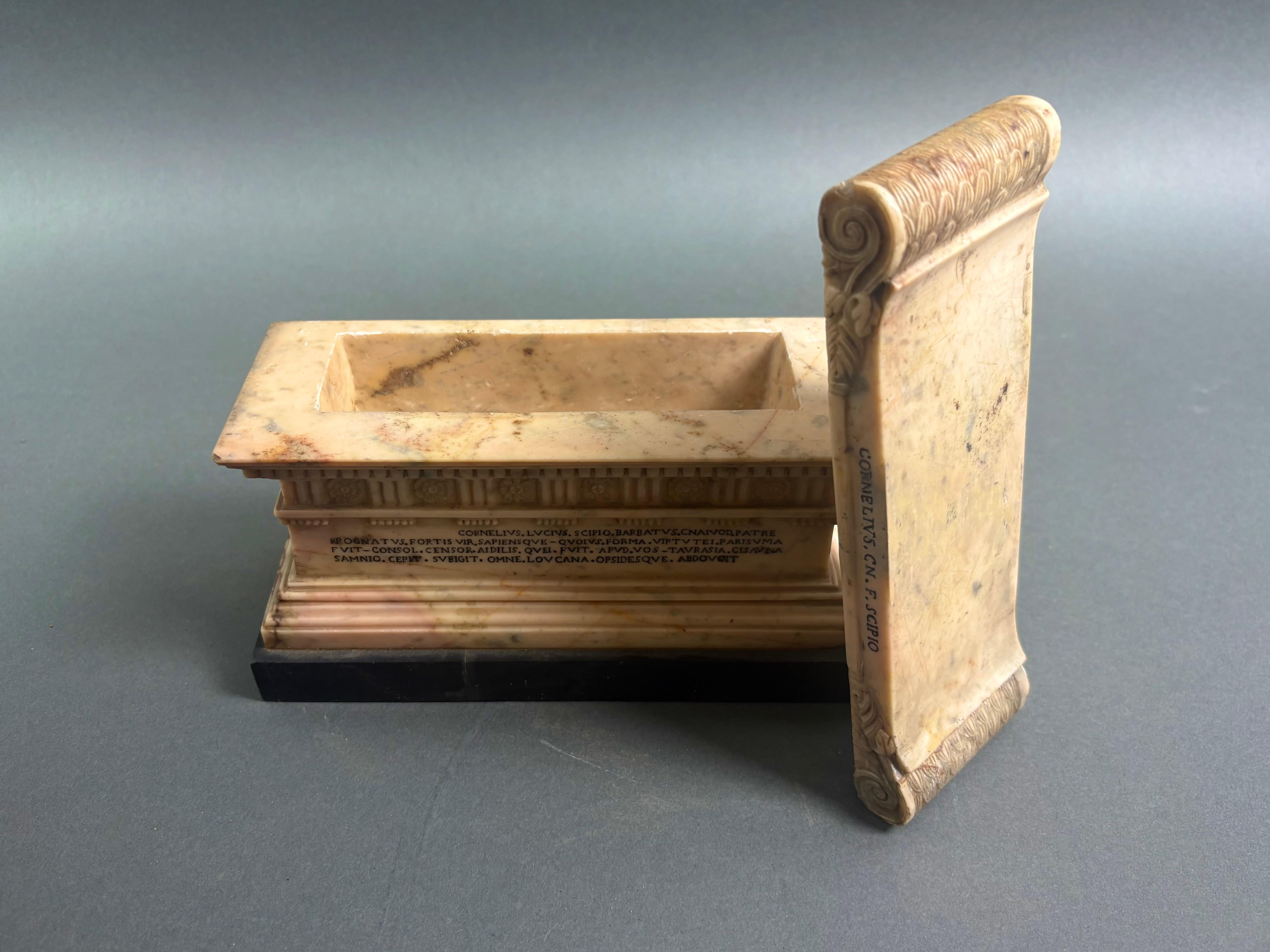 Souvenir del Grand Tour Sarcofago di Lucio Cornelio Scipione Barbato Marmo en vente 2
