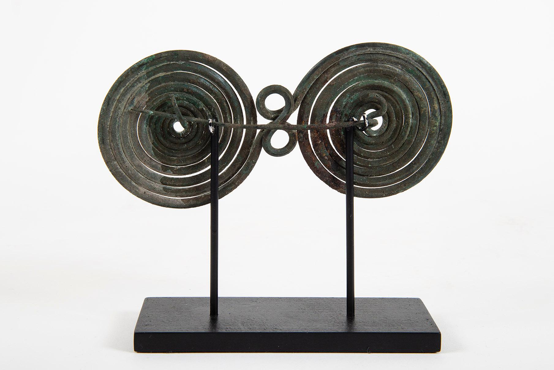 Spiralfibula, Hallstatt, 1. Eisenzeitalter, Bronze, Skulptur, Antiquitäten, Design (Gold), Abstract Sculpture, von Unknown
