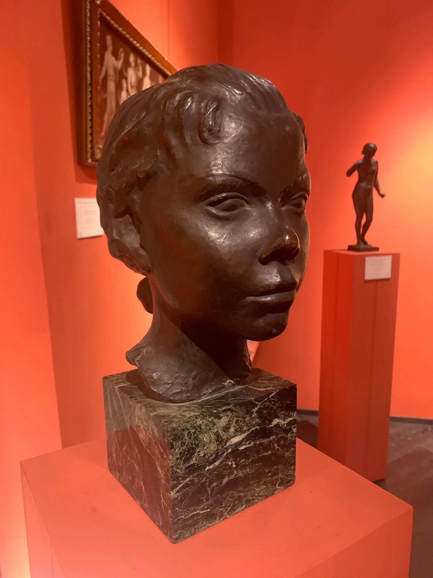 Figurative Sculpture di Unknown - Statua bronzo marmo figurativa ritratto femminile italiano del XX secolo