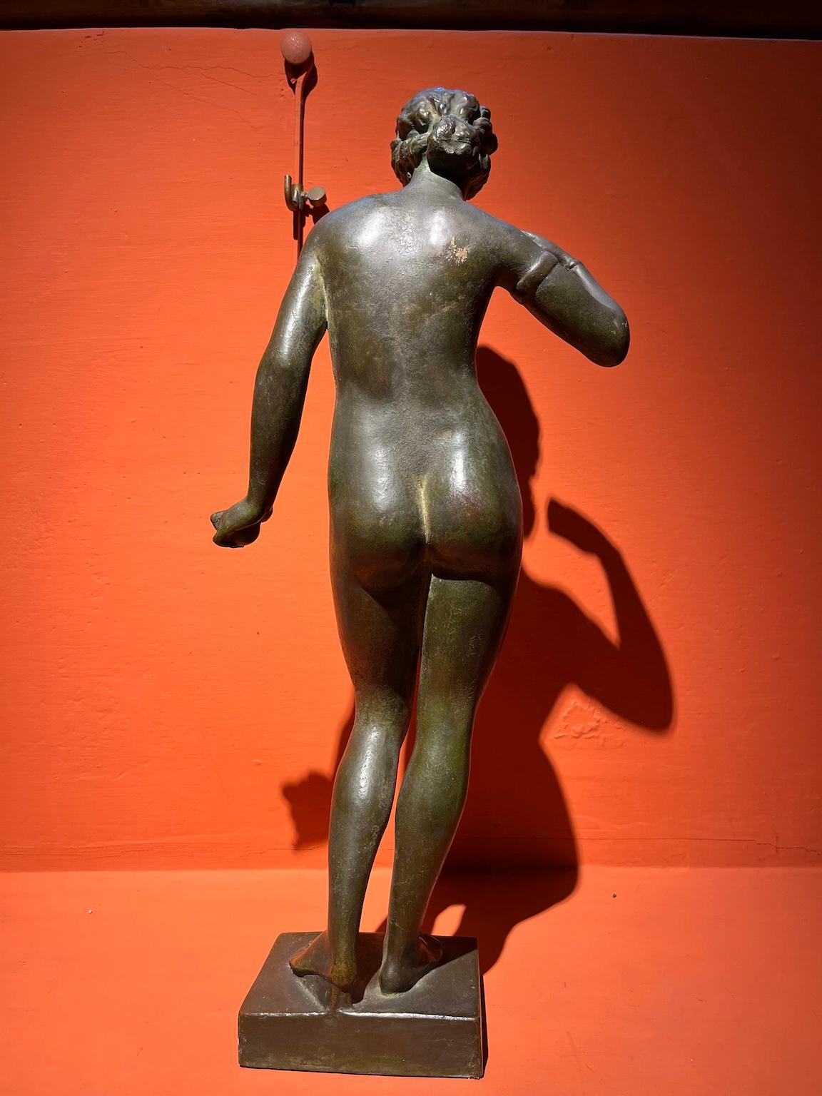 Estatua bronce mitológico figurativo desnudo femenino del siglo XX en venta 6