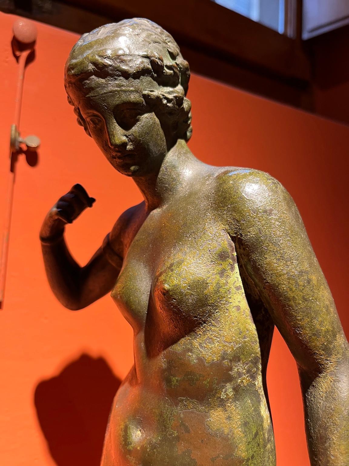 Estatua bronce mitológico figurativo desnudo femenino del siglo XX en venta 8