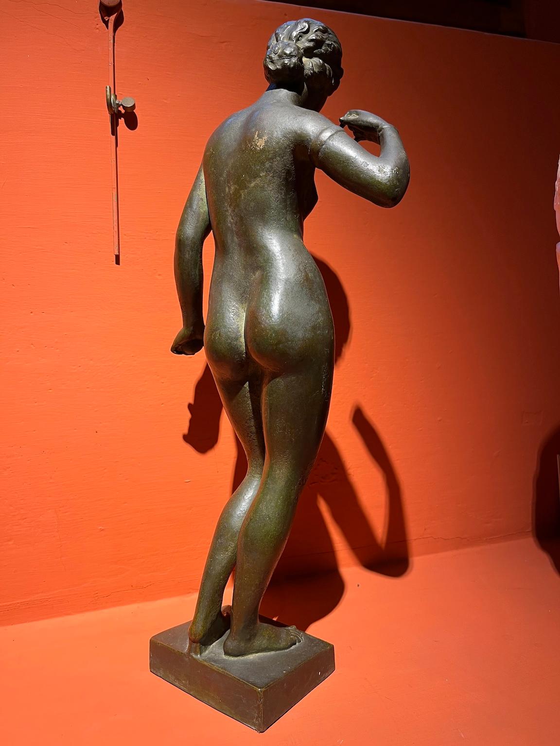 Estatua bronce mitológico figurativo desnudo femenino del siglo XX en venta 3