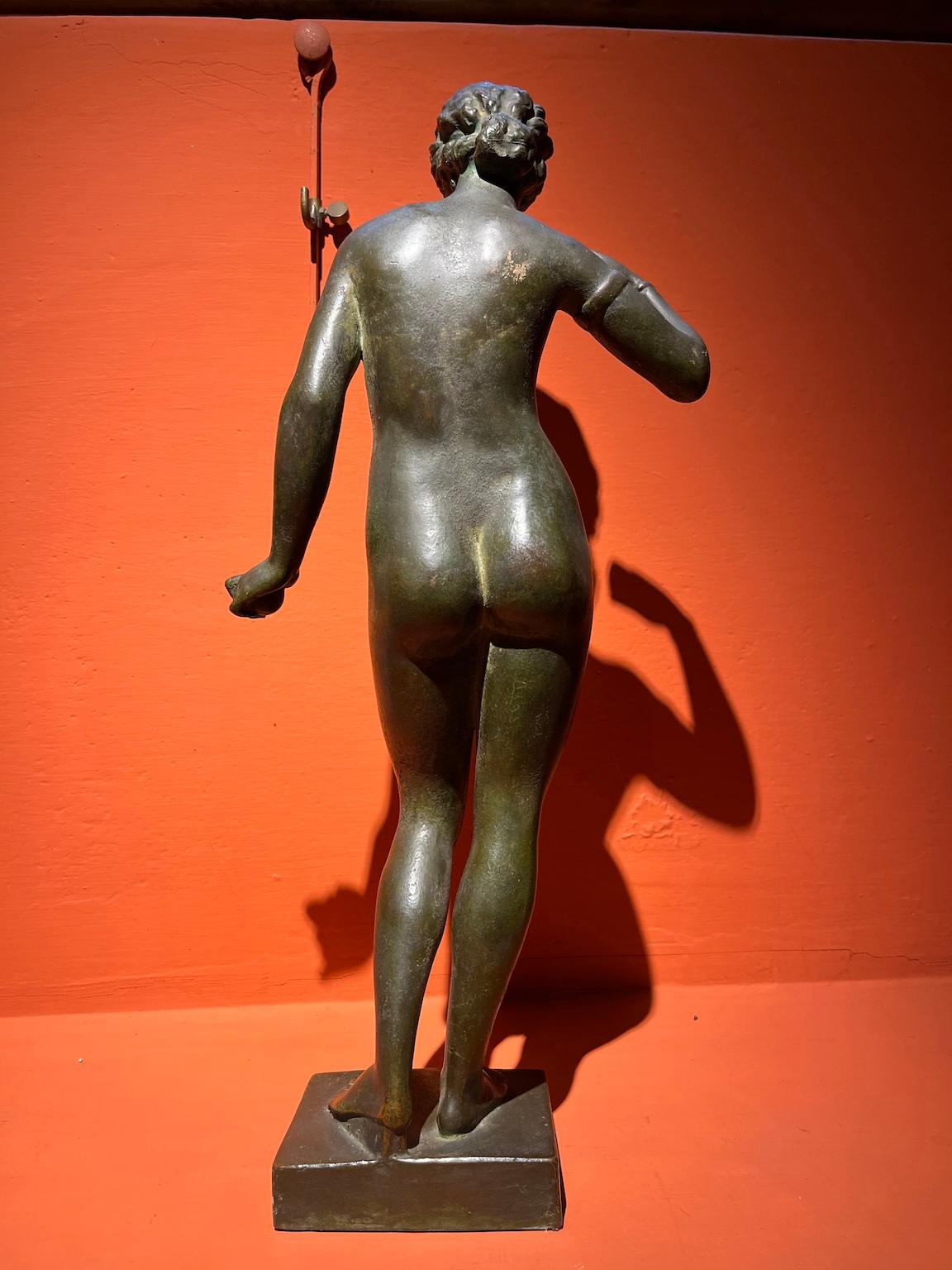 Estatua bronce mitológico figurativo desnudo femenino del siglo XX en venta 4