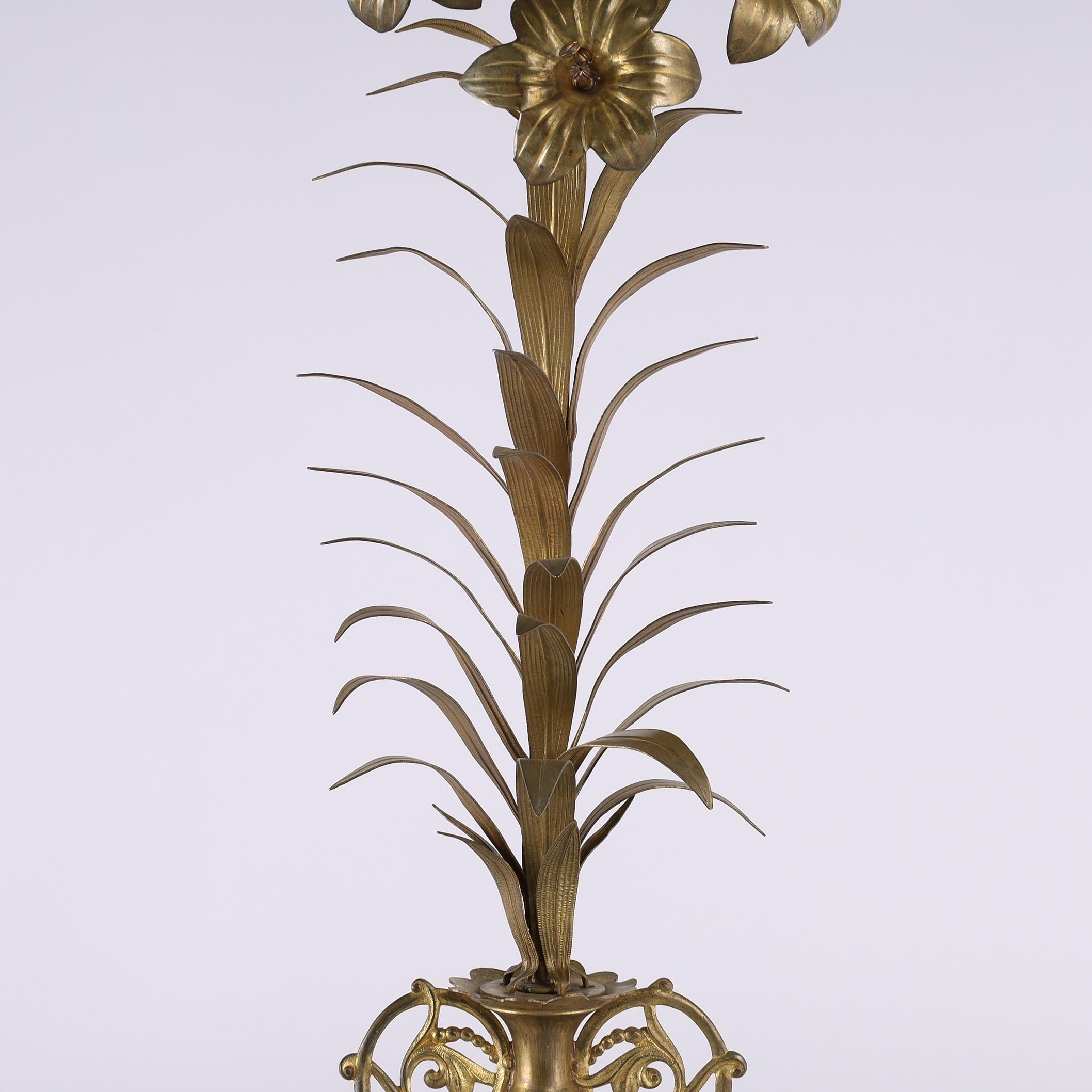 Coppia di sculture floreali in ottone di grande altezza in vendita 5