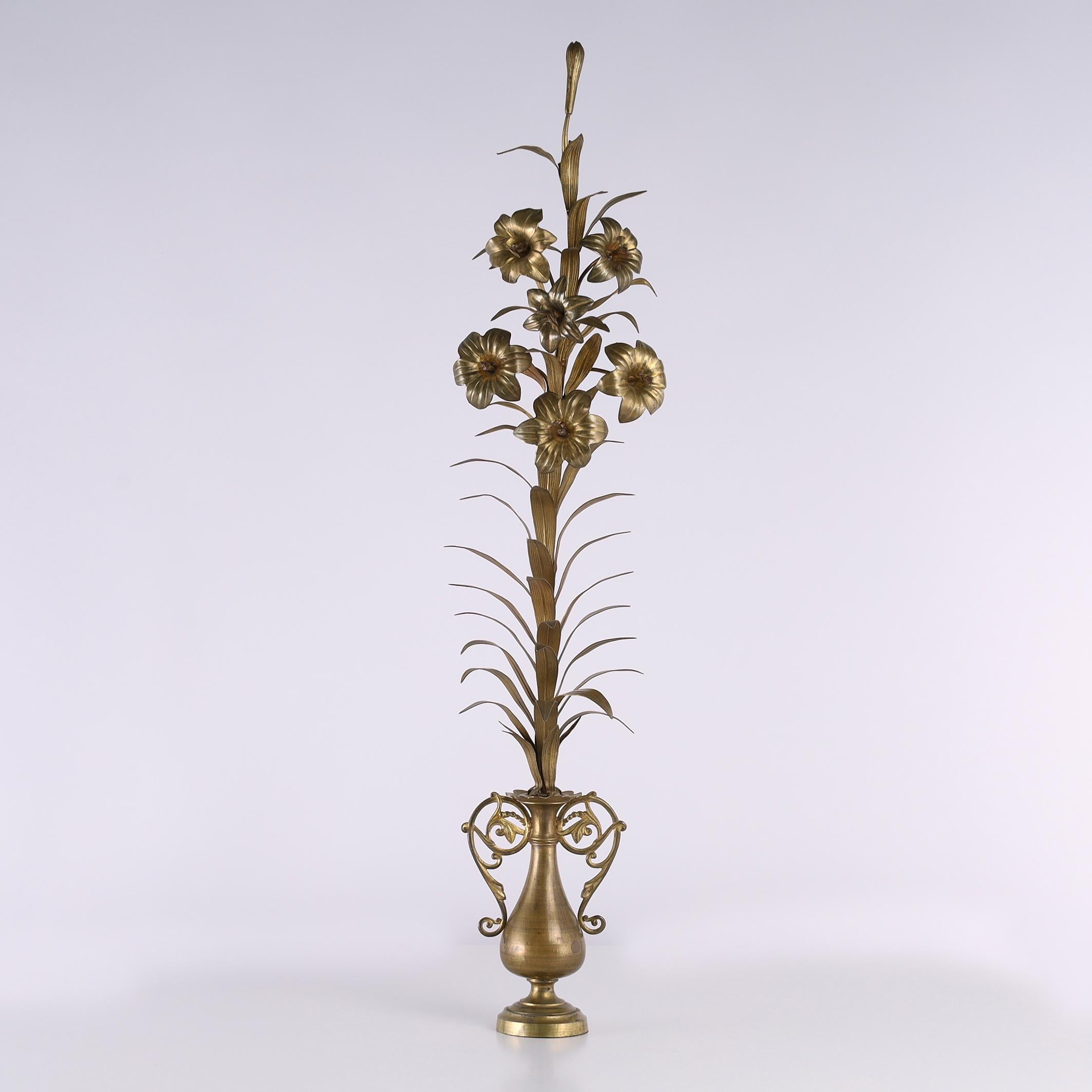 Coppia di sculture floreali in ottone di grande altezza in vendita 3