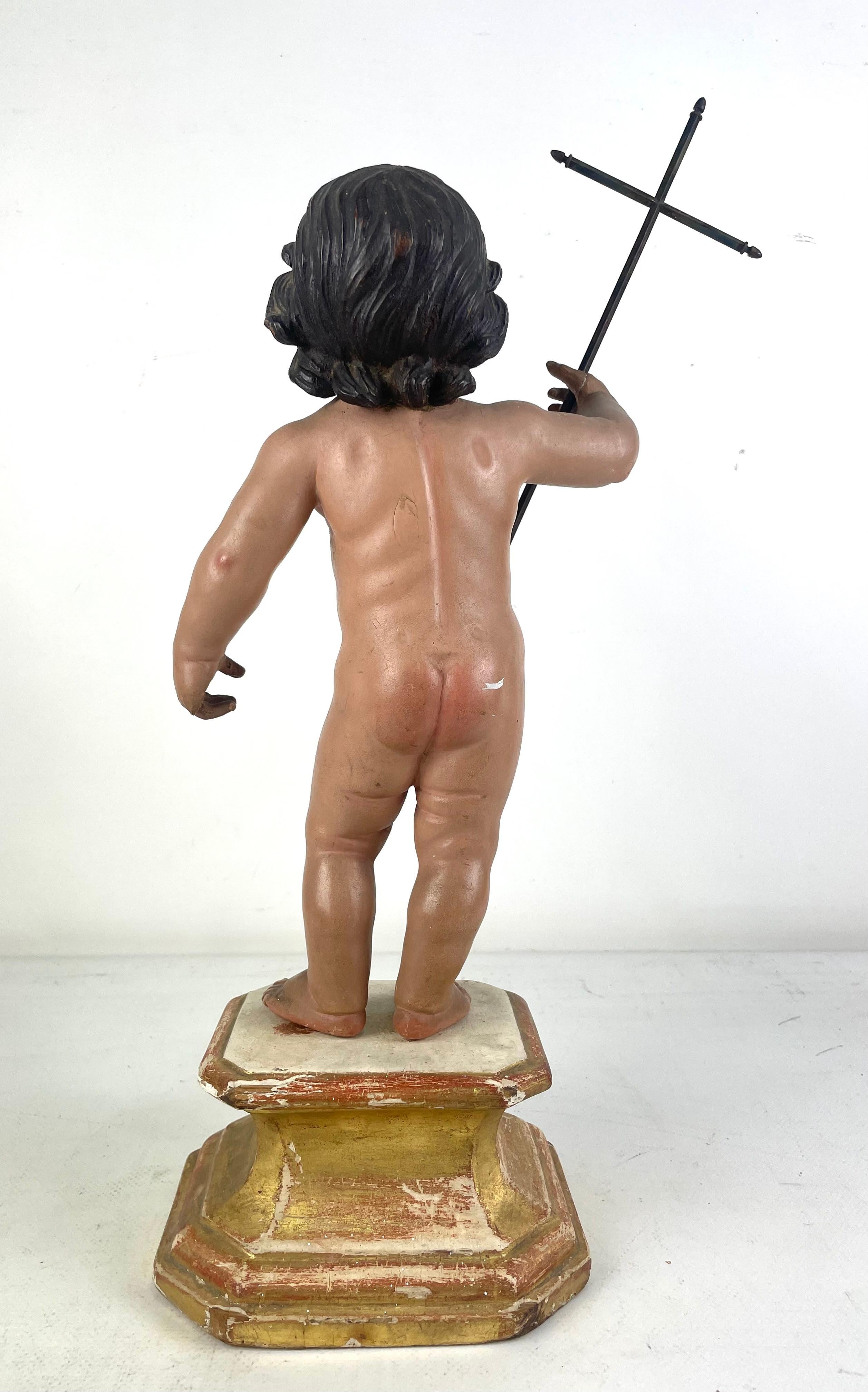 Talla Antigua de San Juan Bautista Niño con Cruz de Plata  – Siglo XVIII/XIX - Brown Figurative Sculpture by Unknown