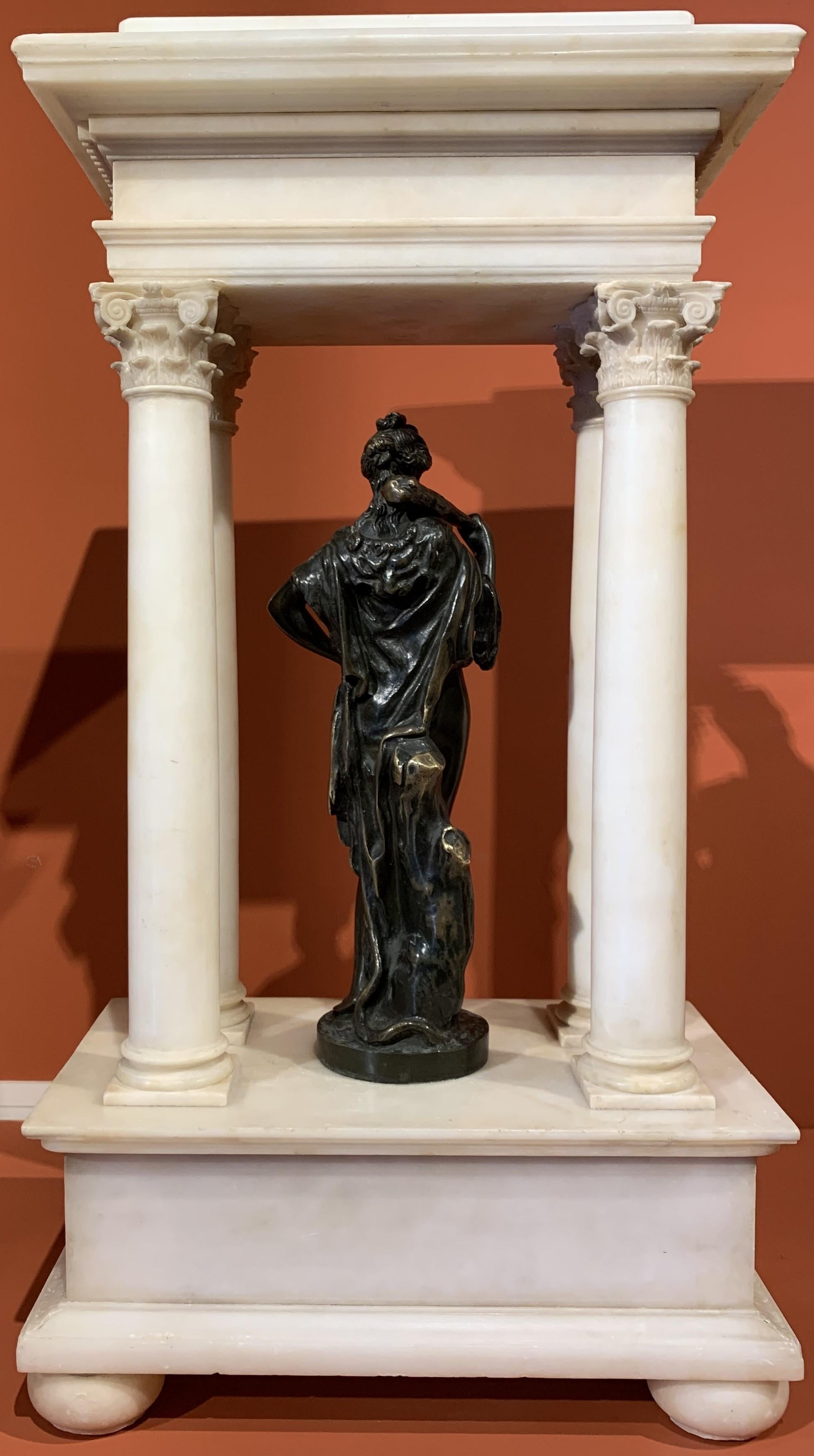 Templo de alabastro con estatua mitológica figurativa de bronce del siglo XIX en venta 7