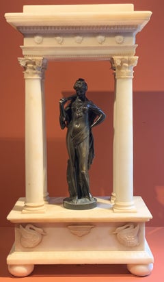 Temple en albâtre avec statue mythologique figurative en bronze du XIXe siècle