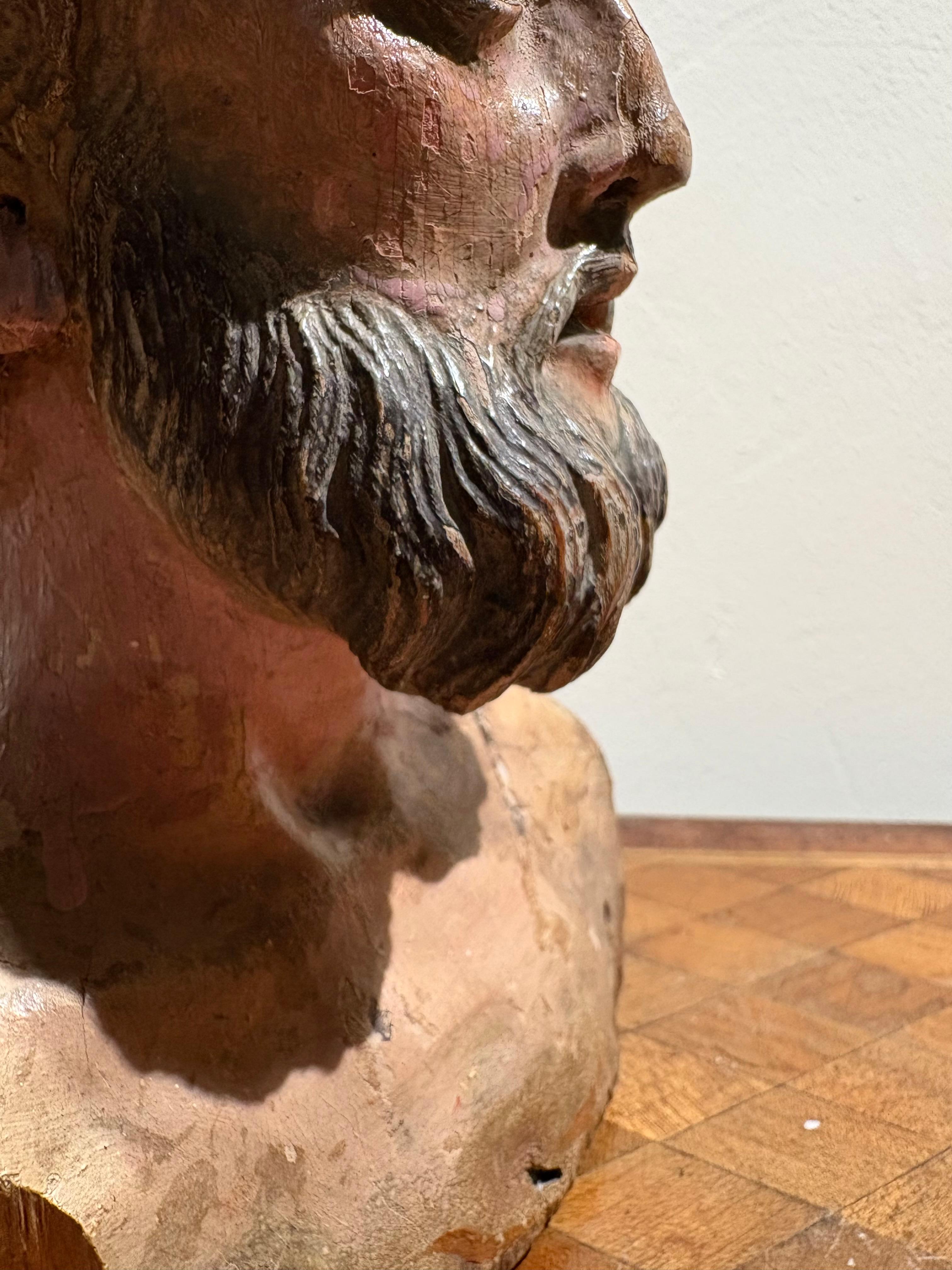 Tête de saint en bois polychrome Oeil de verre 18e siècle en vente 7