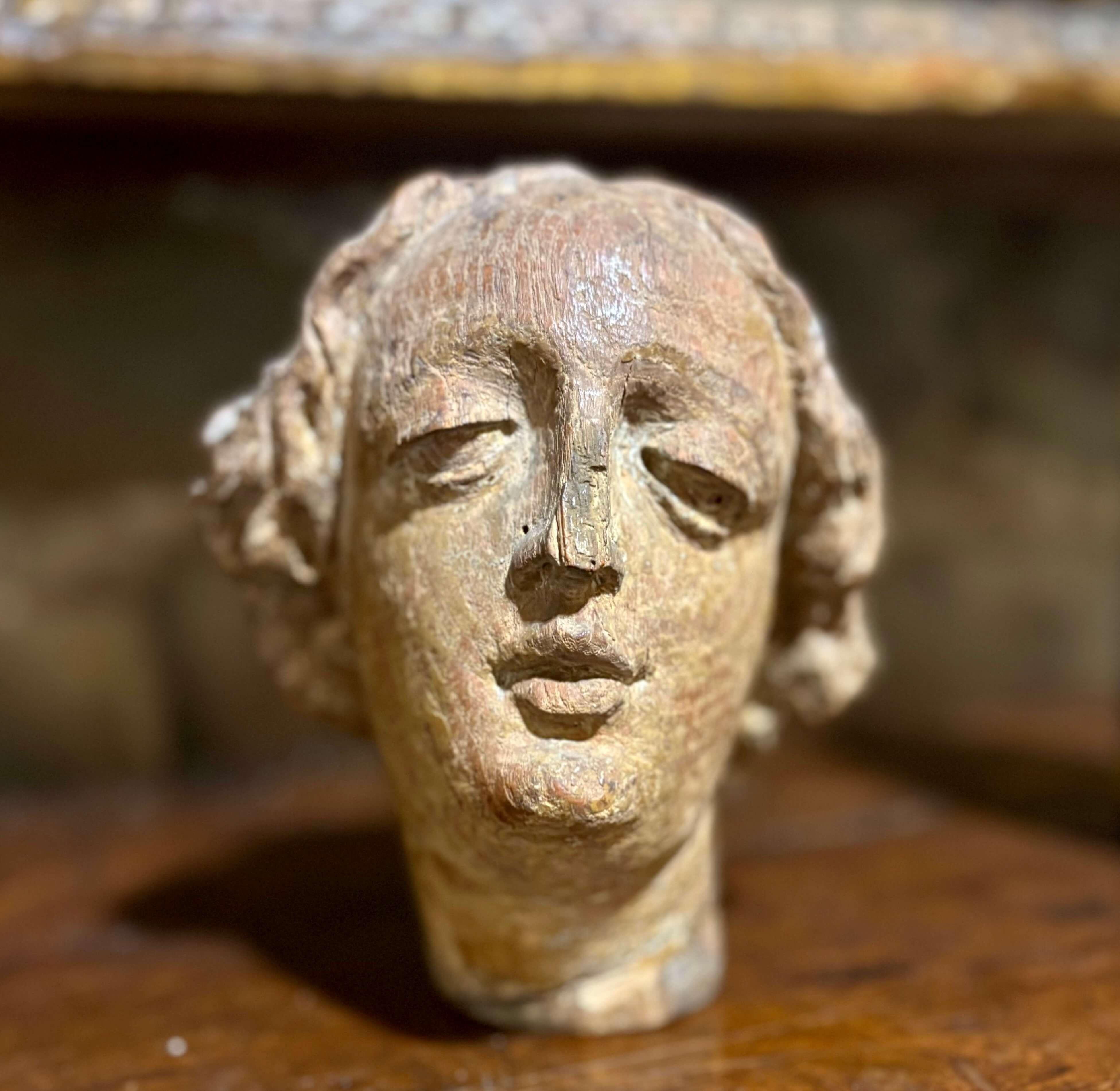 Frauenkopf Eichenholzskulptur Frankreich zweite Hälfte 16 – Sculpture von Unknown