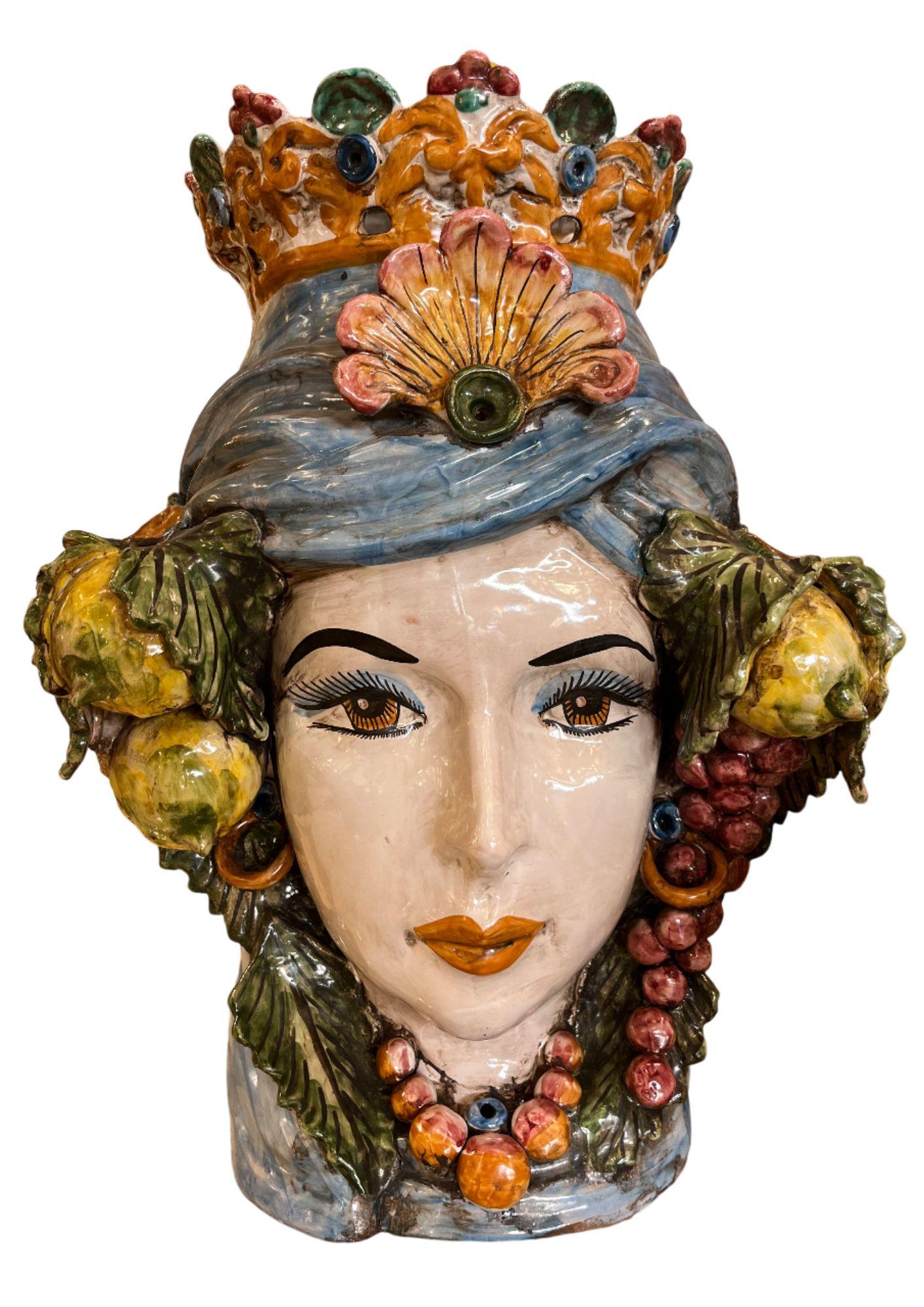 Tête De Maures - Marron Figurative Sculpture par Unknown