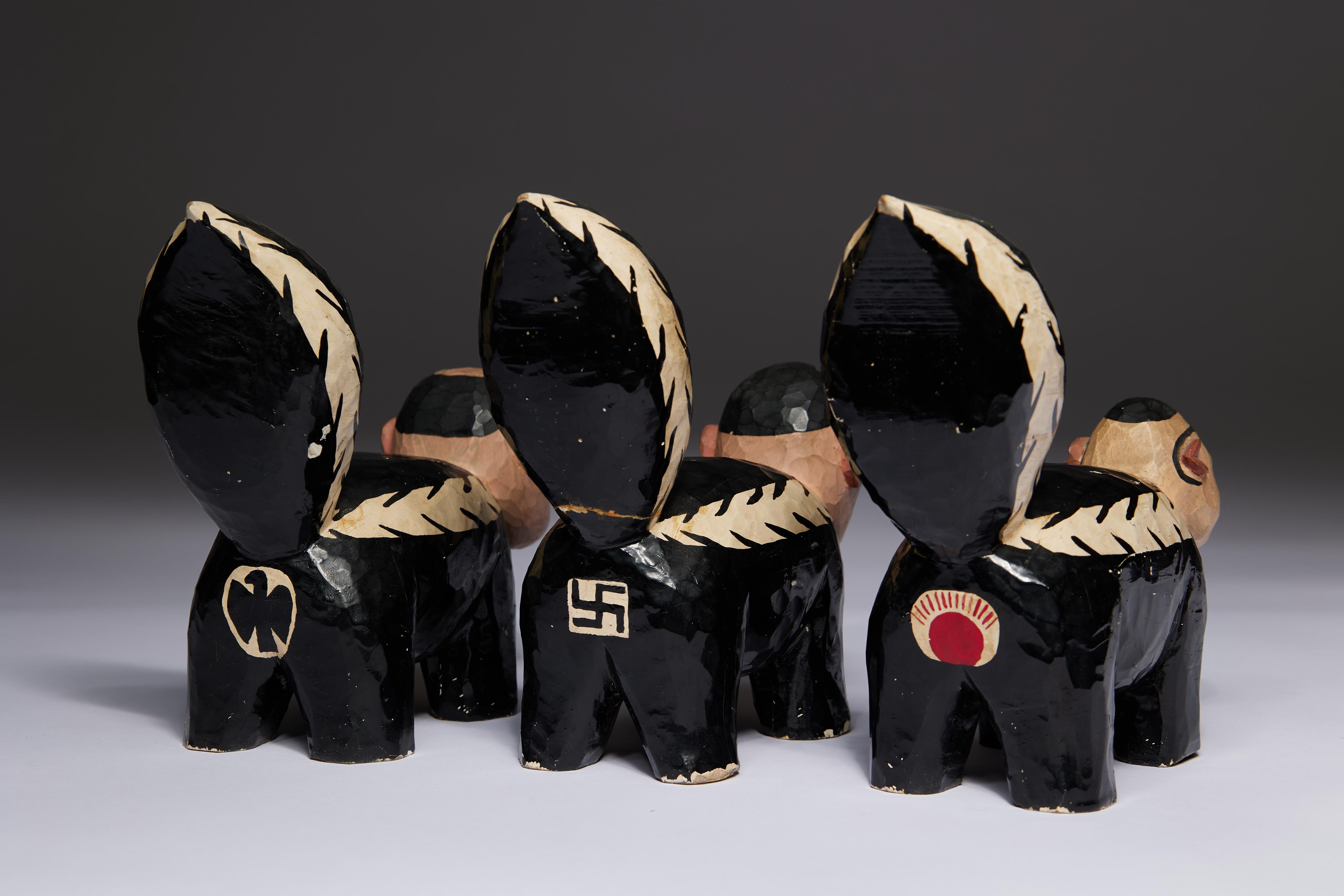 Las tres mofetas de la II Guerra Mundial, figuras de madera tallada de Hitler, Mussolini y Tojo en venta 2