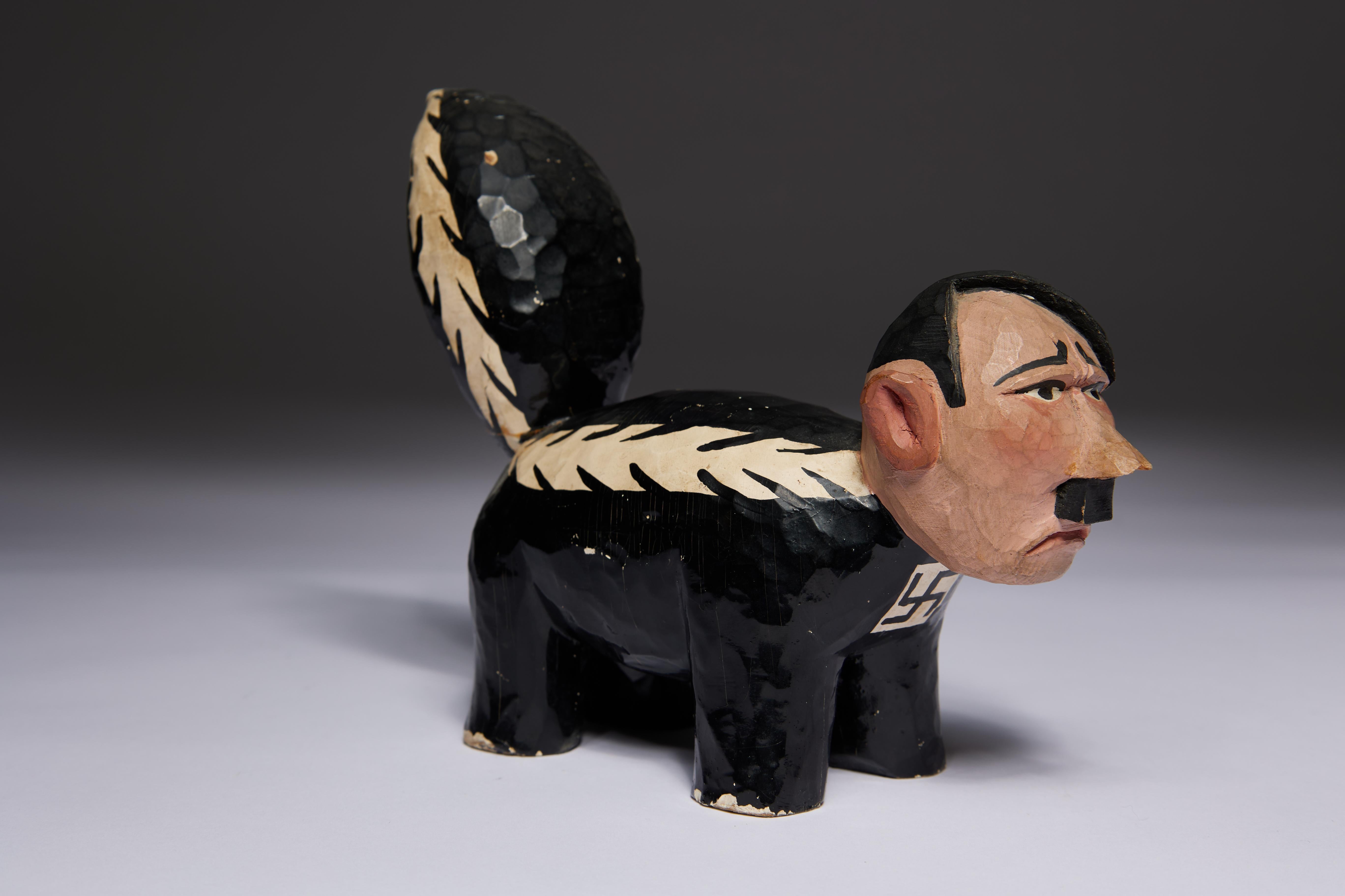 Las tres mofetas de la II Guerra Mundial, figuras de madera tallada de Hitler, Mussolini y Tojo en venta 5