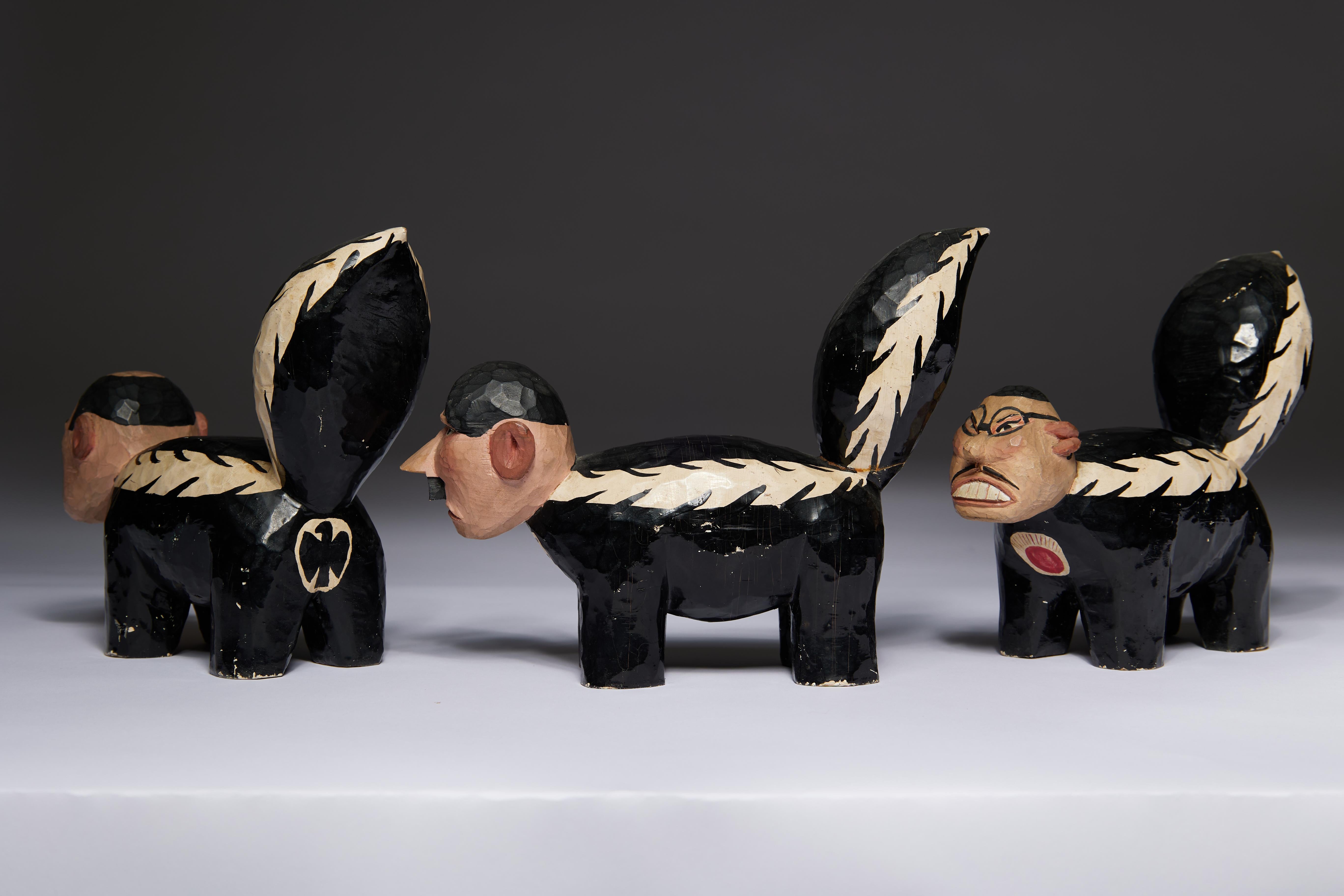 Las tres mofetas de la II Guerra Mundial, figuras de madera tallada de Hitler, Mussolini y Tojo - Sculpture de Unknown