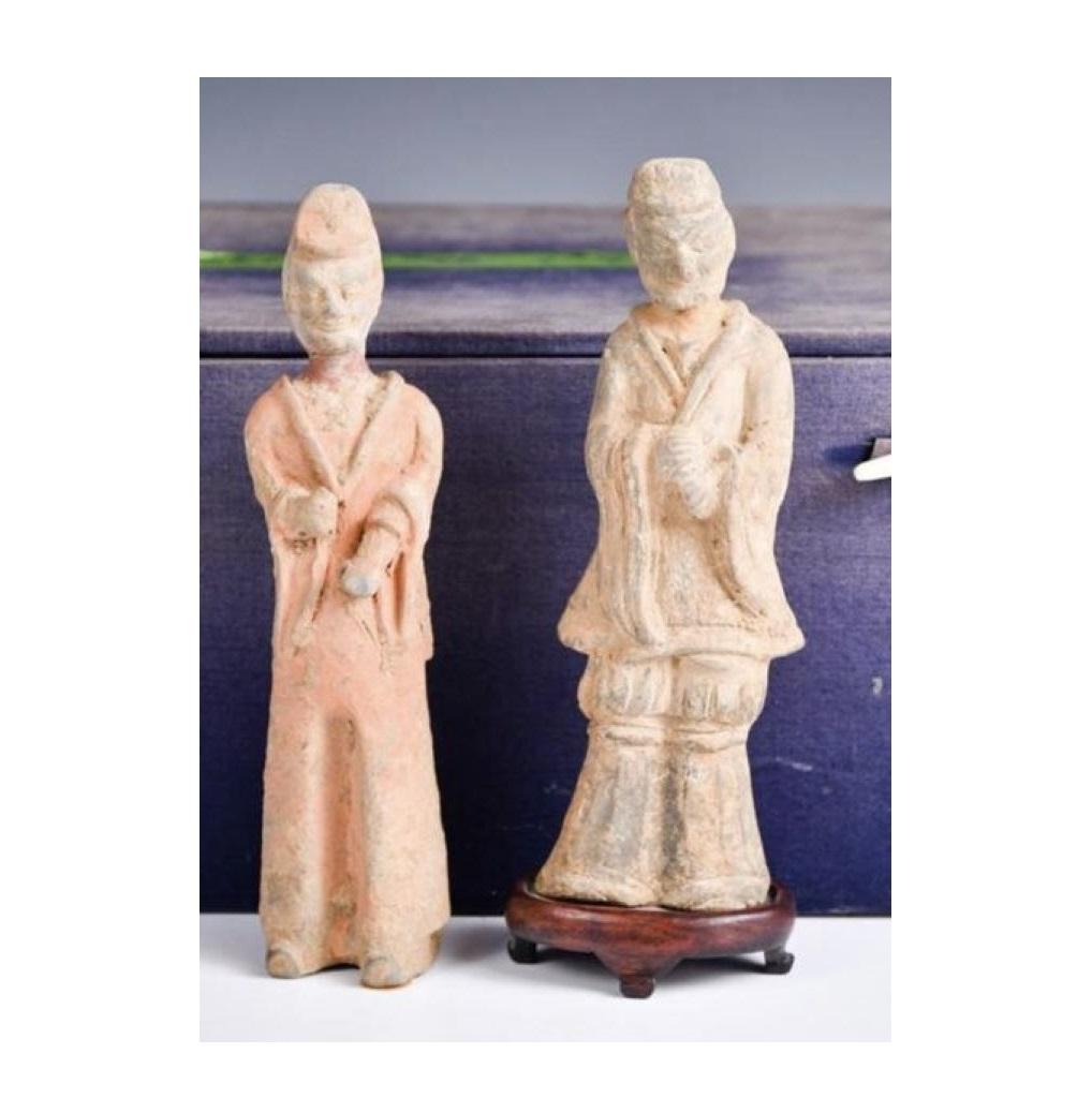 Two Sui Tang Groom Figures - Sculpture by Unknown