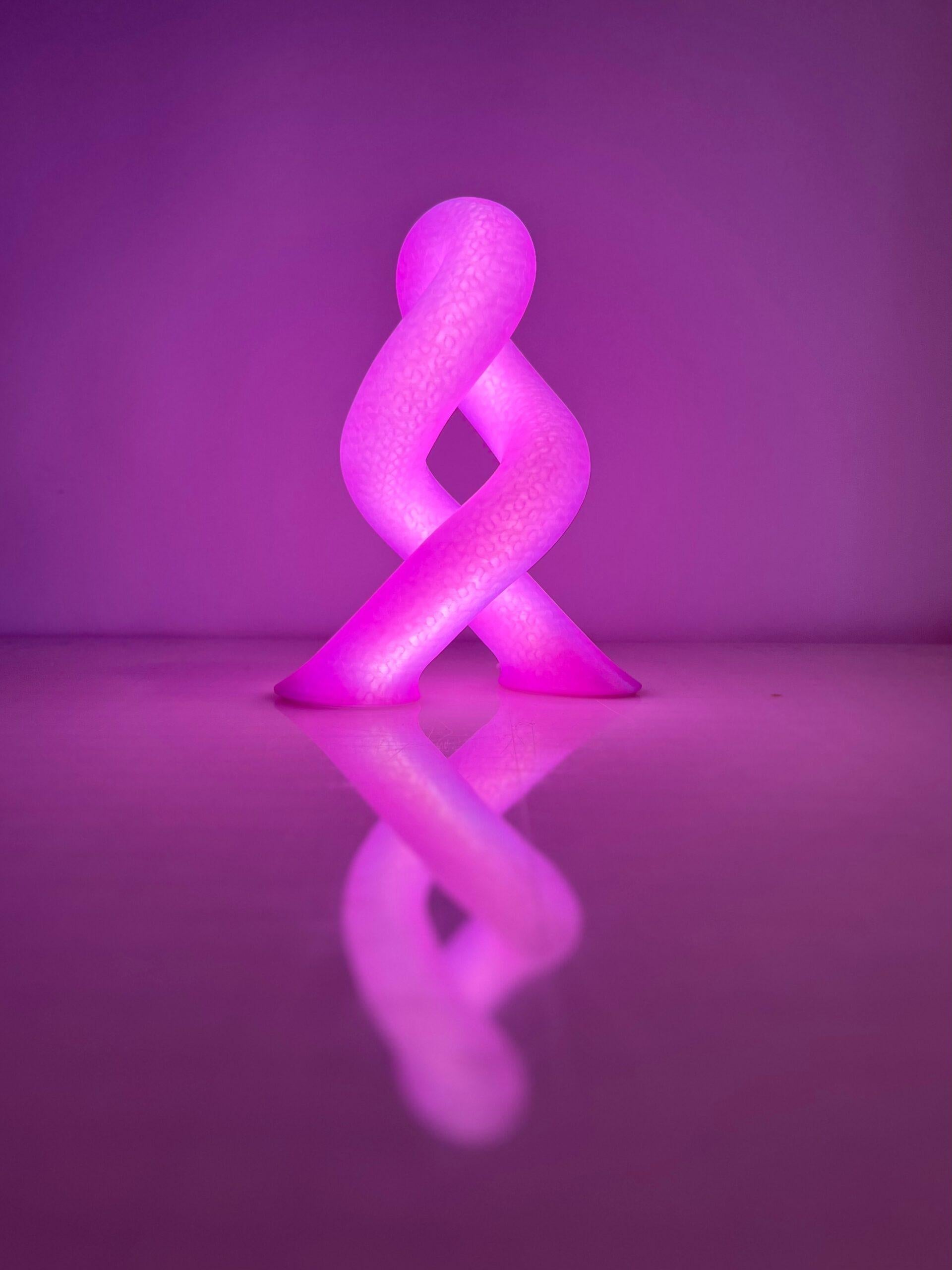 Twst-i rosa – Sculpture von Unknown