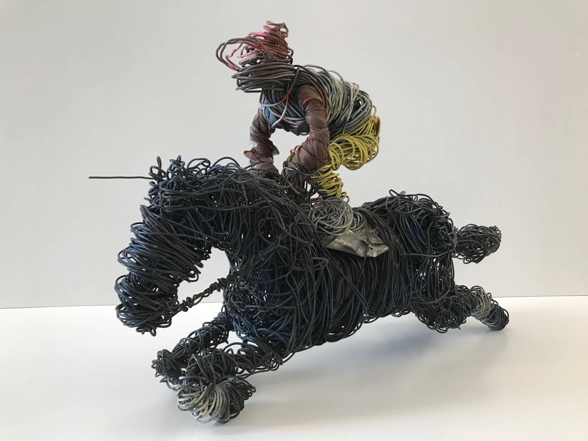 Ohne Titel (Verdrahtete Jockey auf Pferd Skulptur) – Sculpture von Unknown
