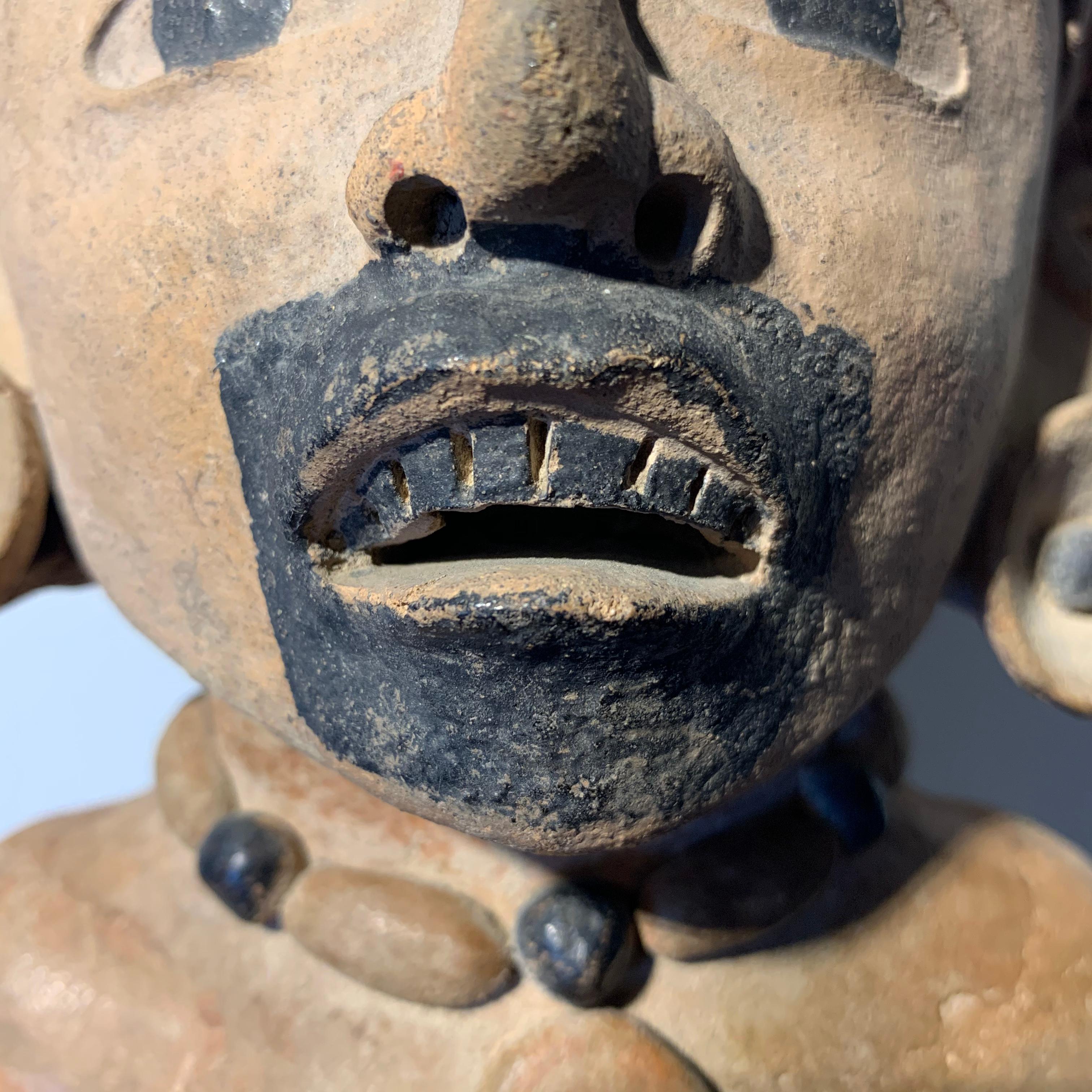 Präkolumbianische Kriegerfiguren-Skulptur aus Keramik, Mexiko, aus dem Jahracruz im Angebot 6