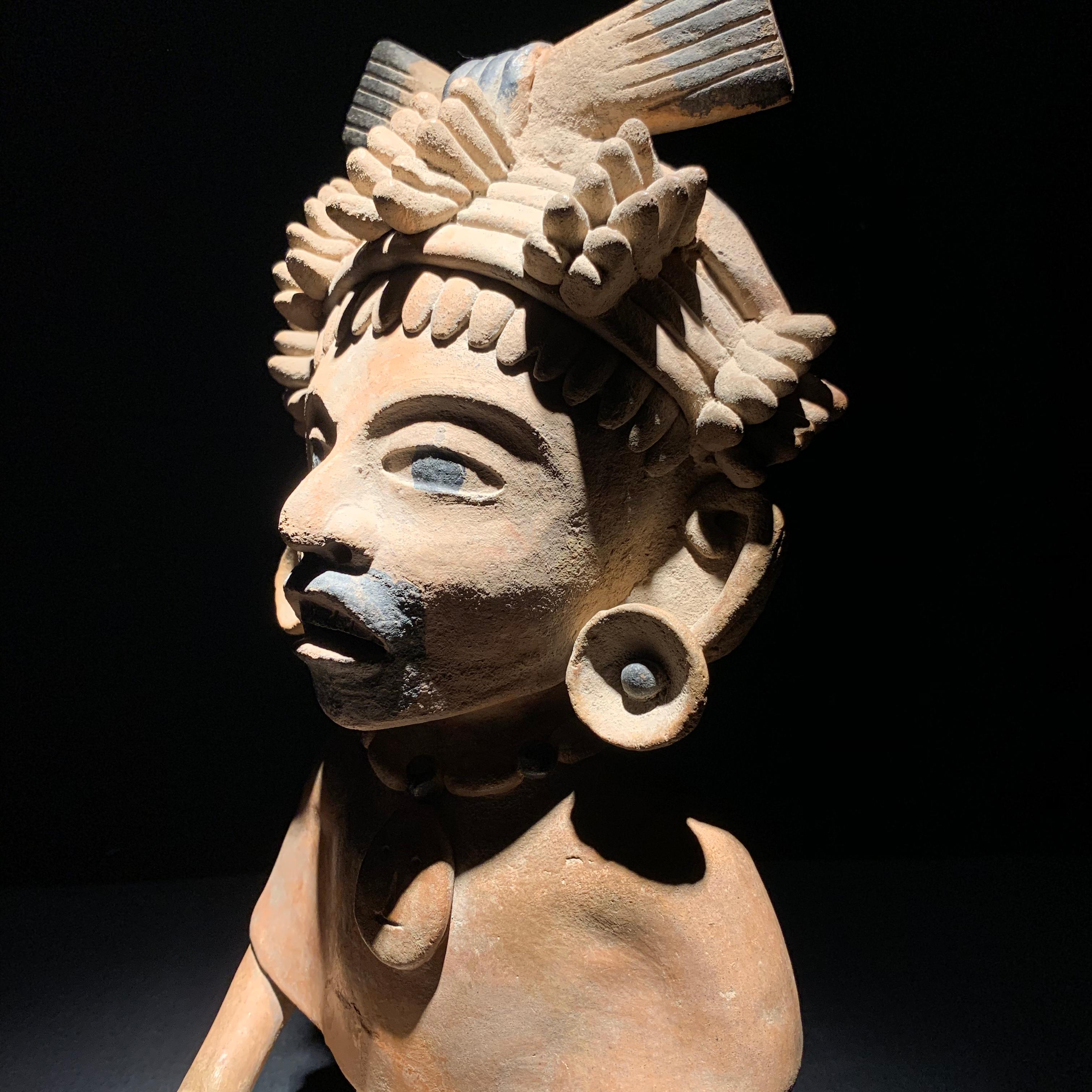 Sculpture de guerrier en céramique précolombienne du Mexique du Veracruz, figure de guerrier en vente 1