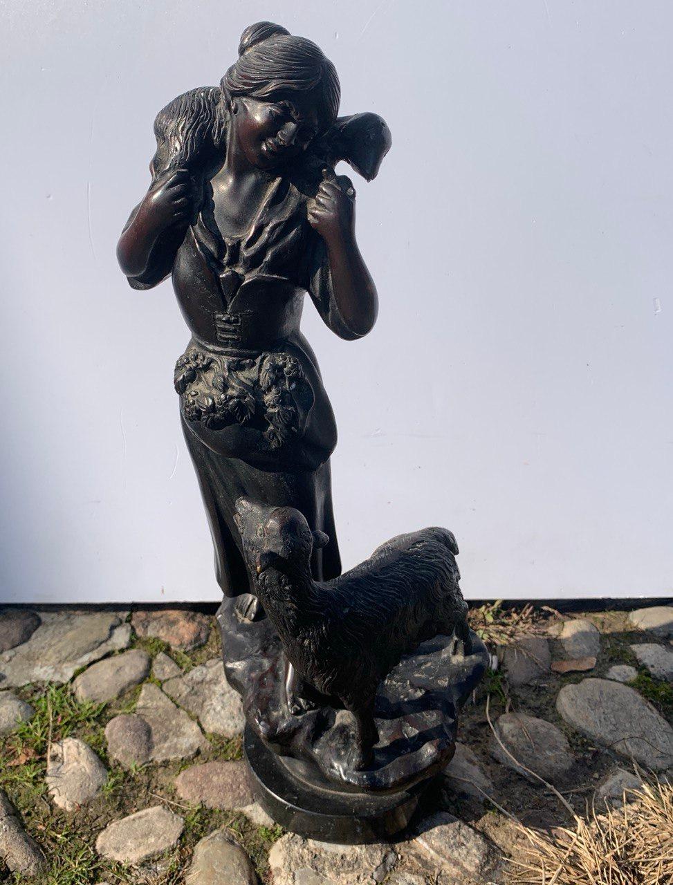 Verist Italian sculptor - 19th century bronze sculpture - Shepherdess with sheep - Sculpture Realismo di Unknown