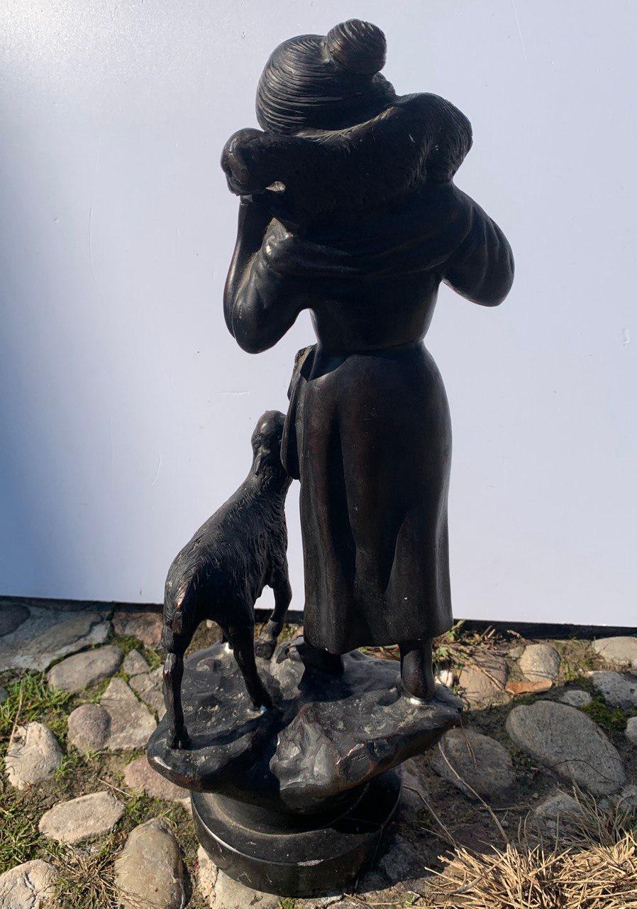 Verist Italian sculptor - 19th century bronze sculpture - Shepherdess with sheep in vendita 4