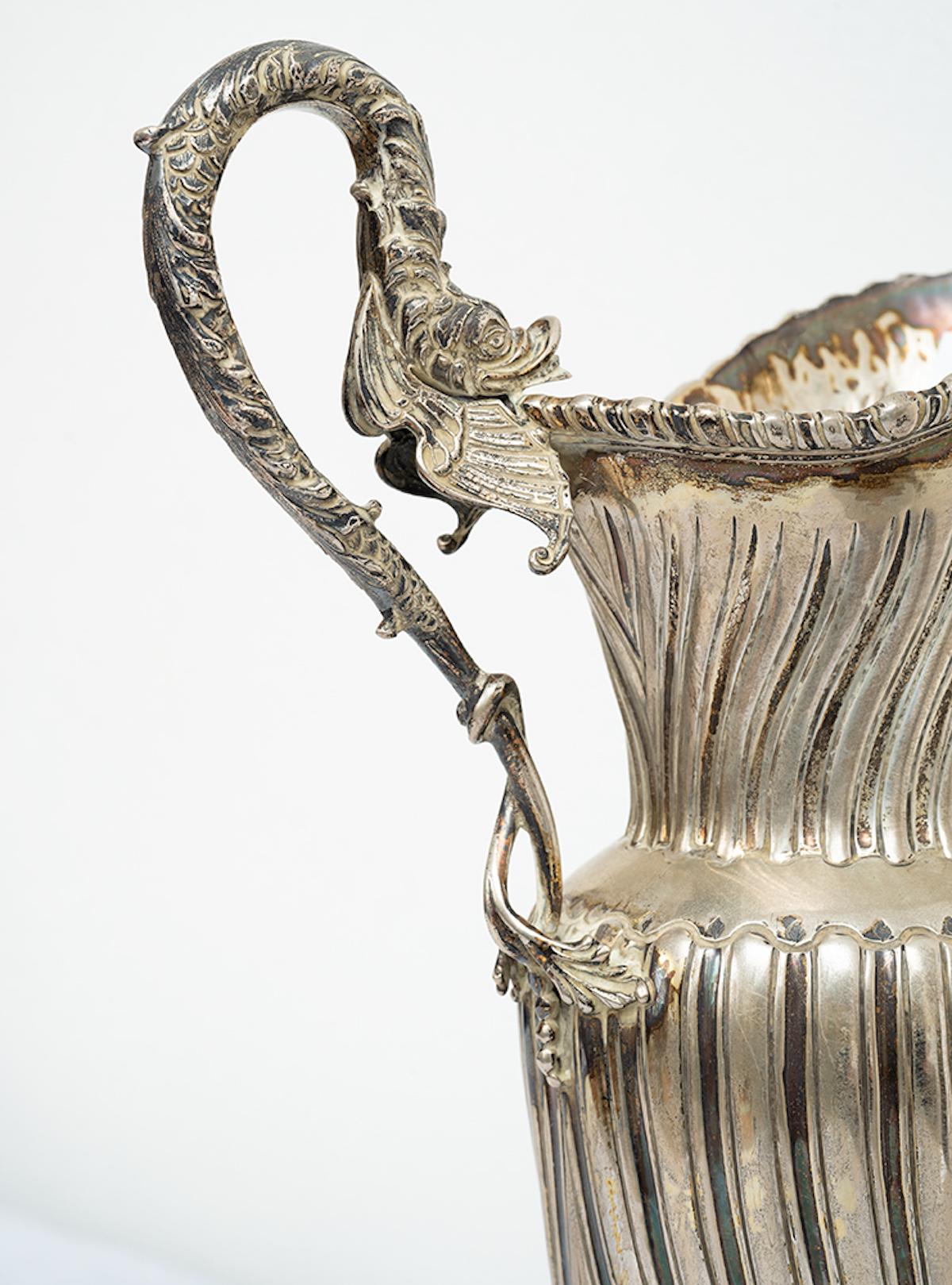 Antique Neapolitan silver pourer belonging to the early 20th century. - Sculpture by Unknown