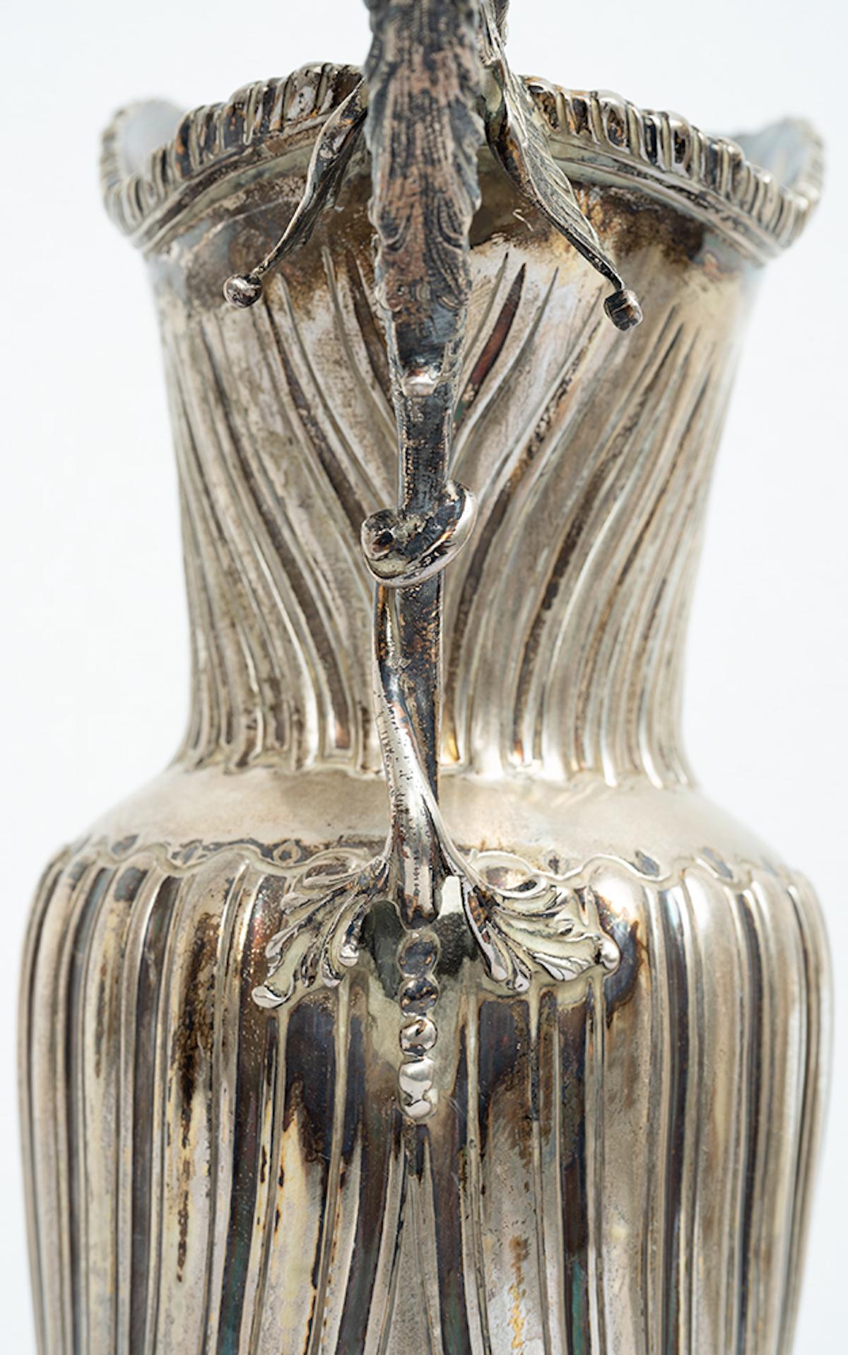 Antique Neapolitan silver pourer belonging to the early 20th century. - Silver Figurative Sculpture by Unknown