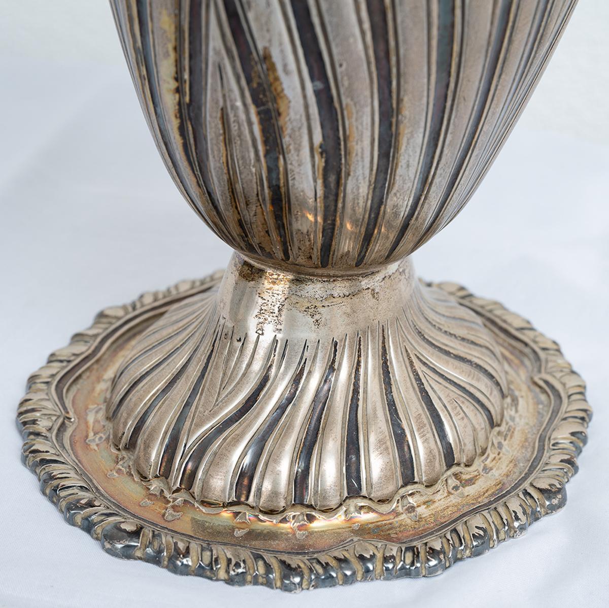 Antique Neapolitan silver pourer belonging to the early 20th century. For Sale 1