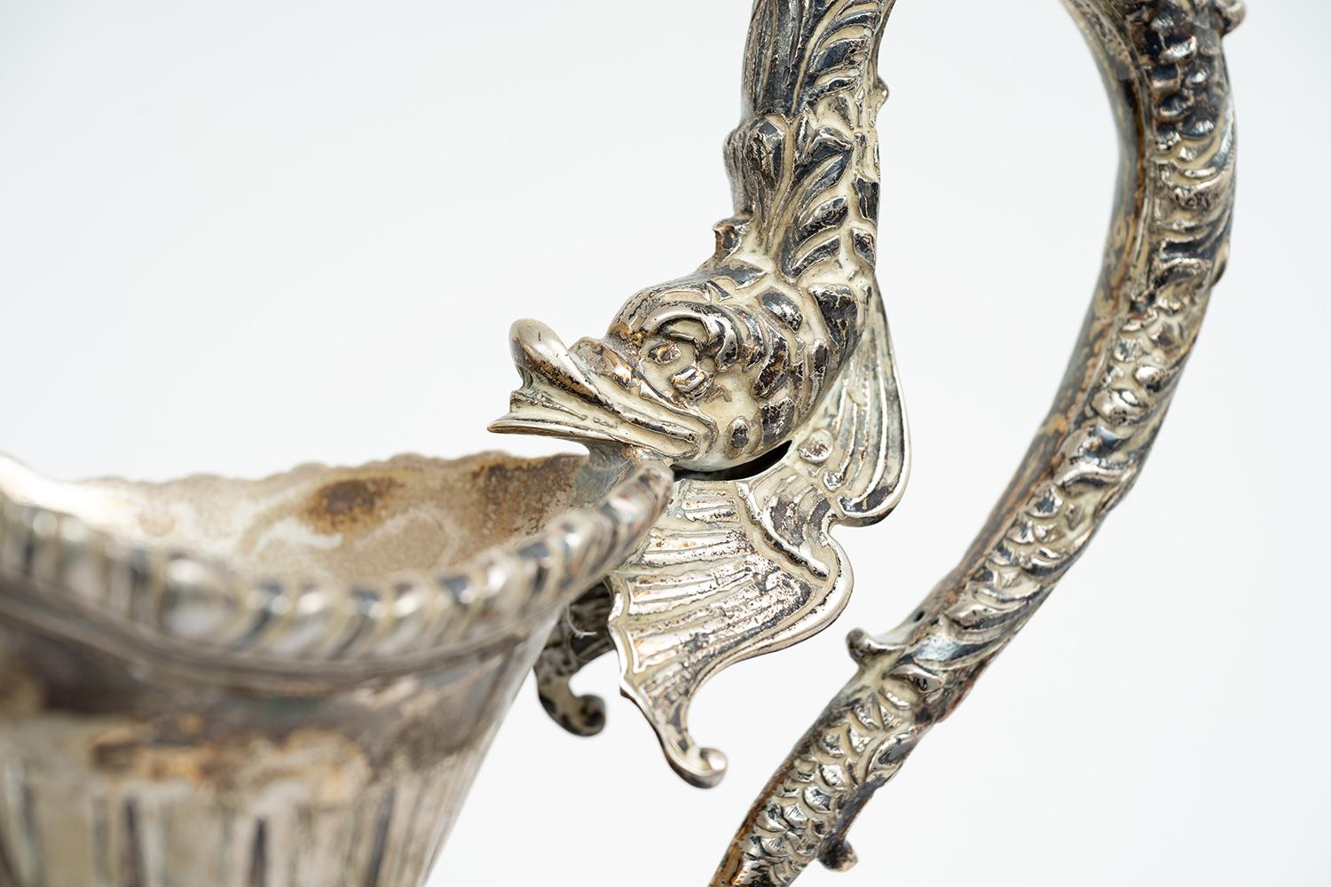 Antique Neapolitan silver pourer belonging to the early 20th century. For Sale 4