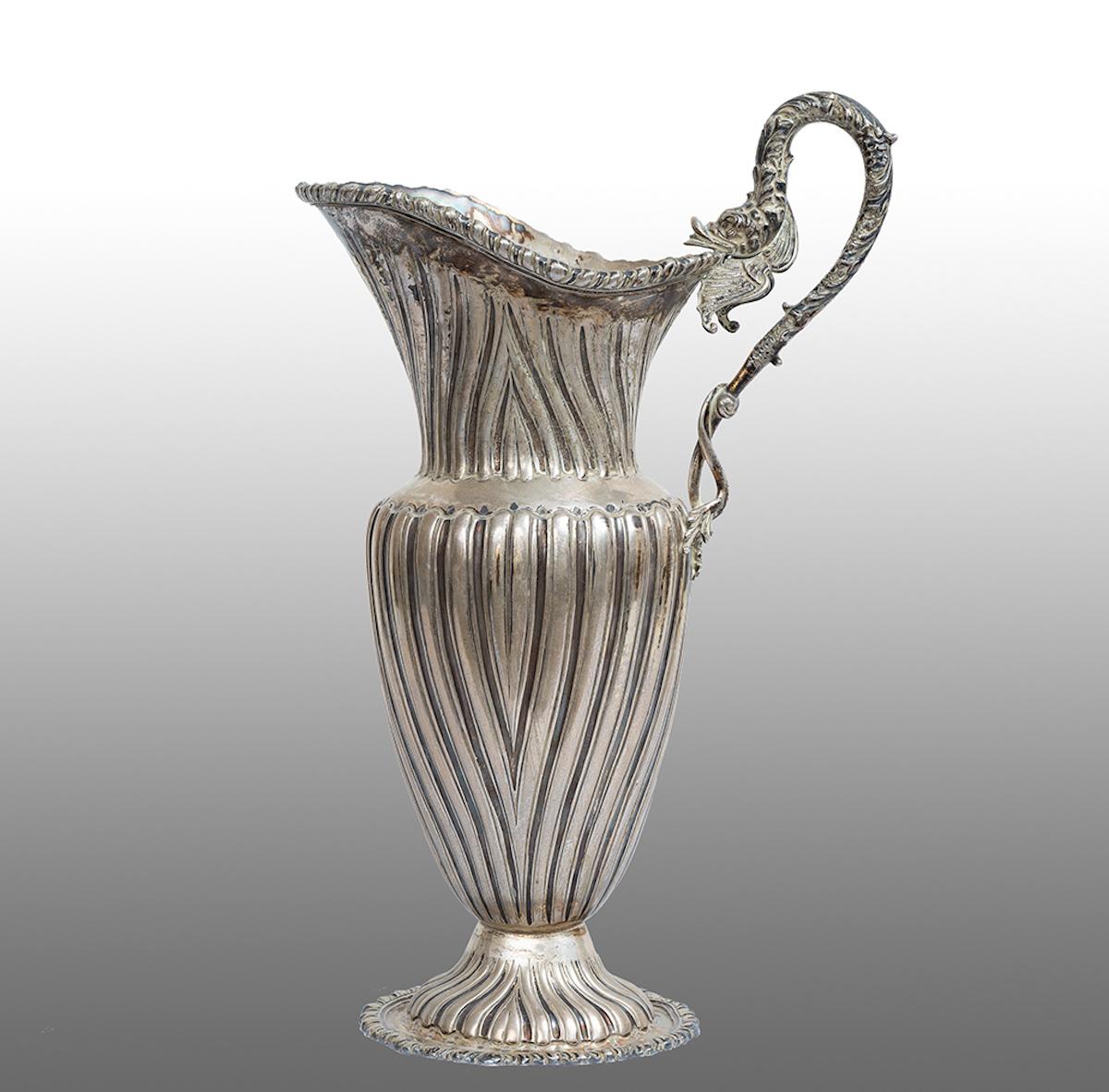 Unknown Figurative Sculpture - Antique Neapolitan silver pourer belonging to the early 20th century.