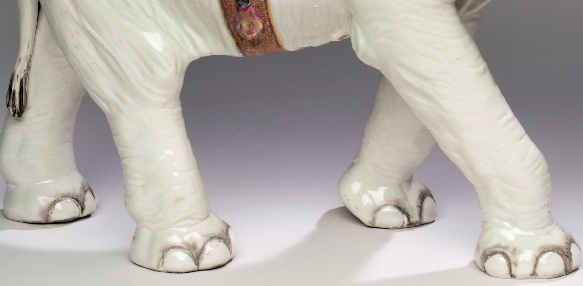 Elefante fino y muy grande de porcelana y esmalte Belle Epoque, Francia circa 1900 en venta 2