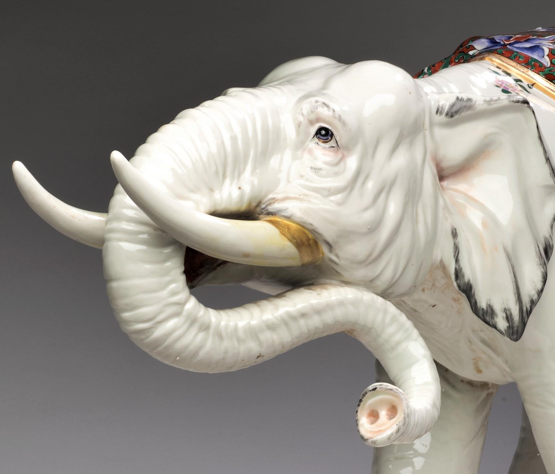 Elefante fino y muy grande de porcelana y esmalte Belle Epoque, Francia circa 1900 en venta 3