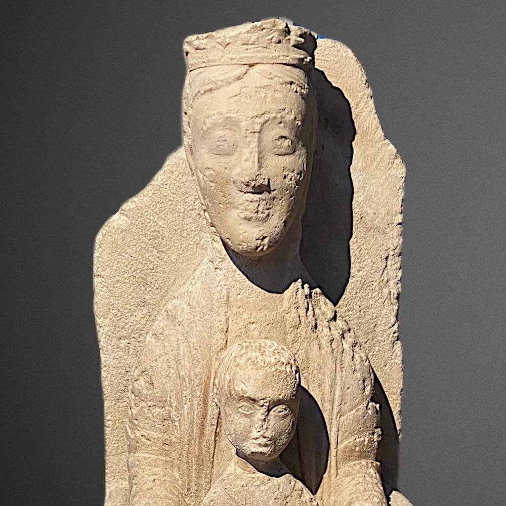 Vierge en majesté assise romane. Sedes Sapientiae. - Figurative Sculpture Nero di Unknown