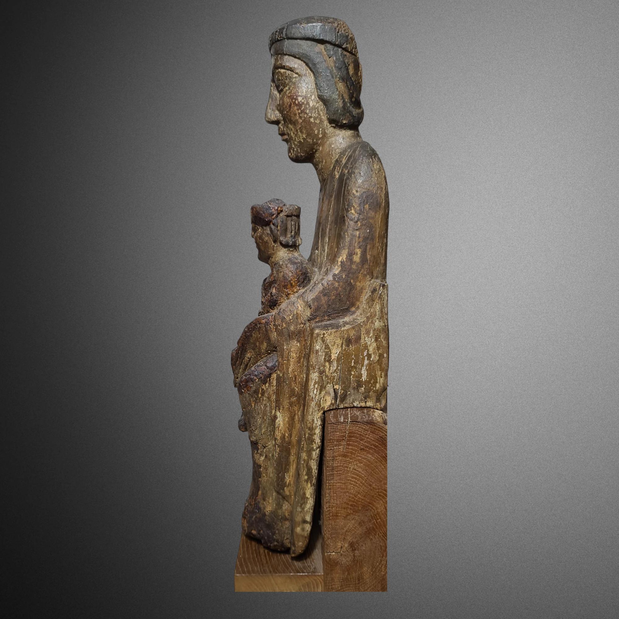 Vierge romane en majesté. Bourgogne 12ème siecle. - Sculpture Medievale di Unknown