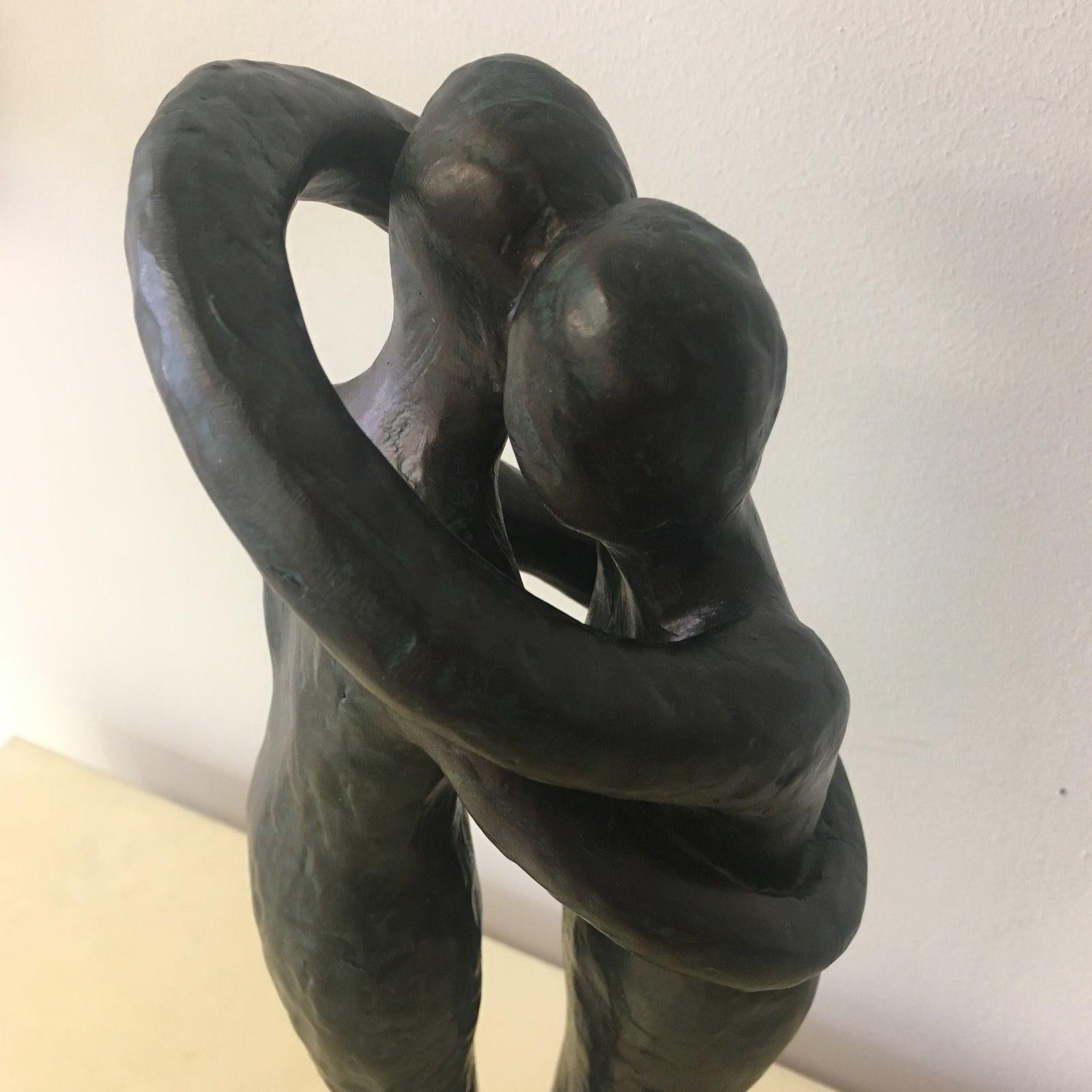 Vintage Figurative Embrassing Couple Statue  3