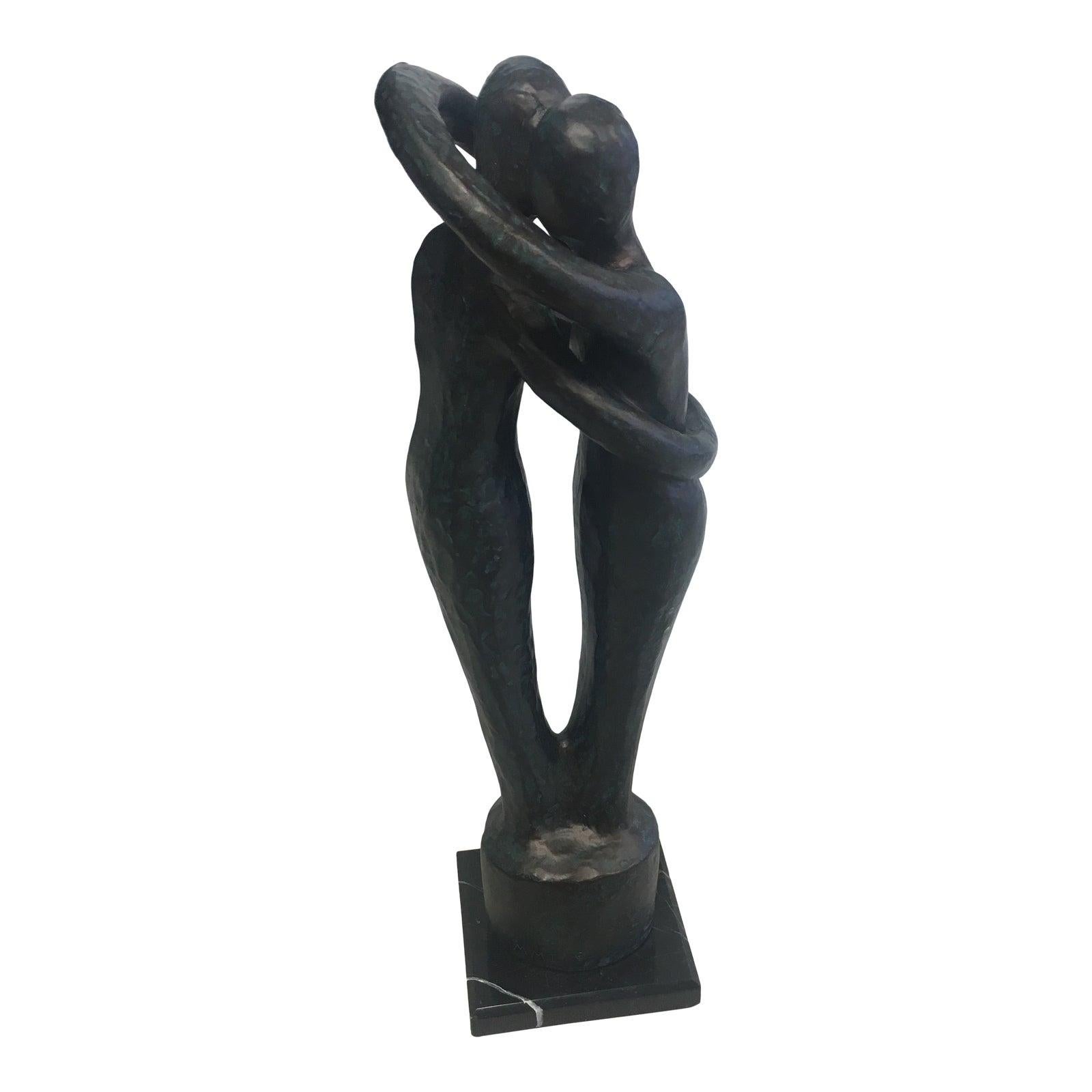 Unknown Figurative Sculpture - Vintage Figurative Embrassing Couple Statue 
