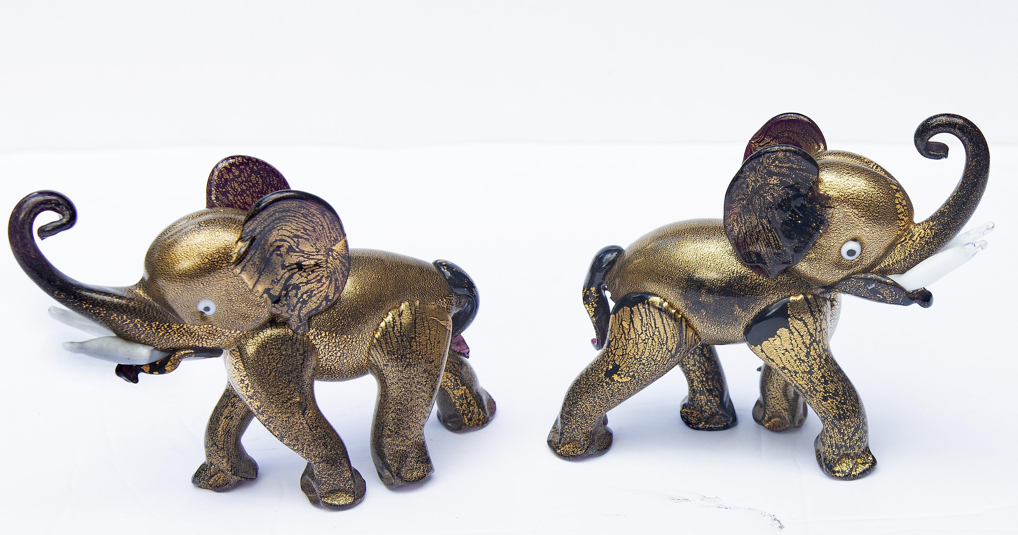 Vintage Murano Glass  Pair of Playful Elephants - Sculpture by Unknown