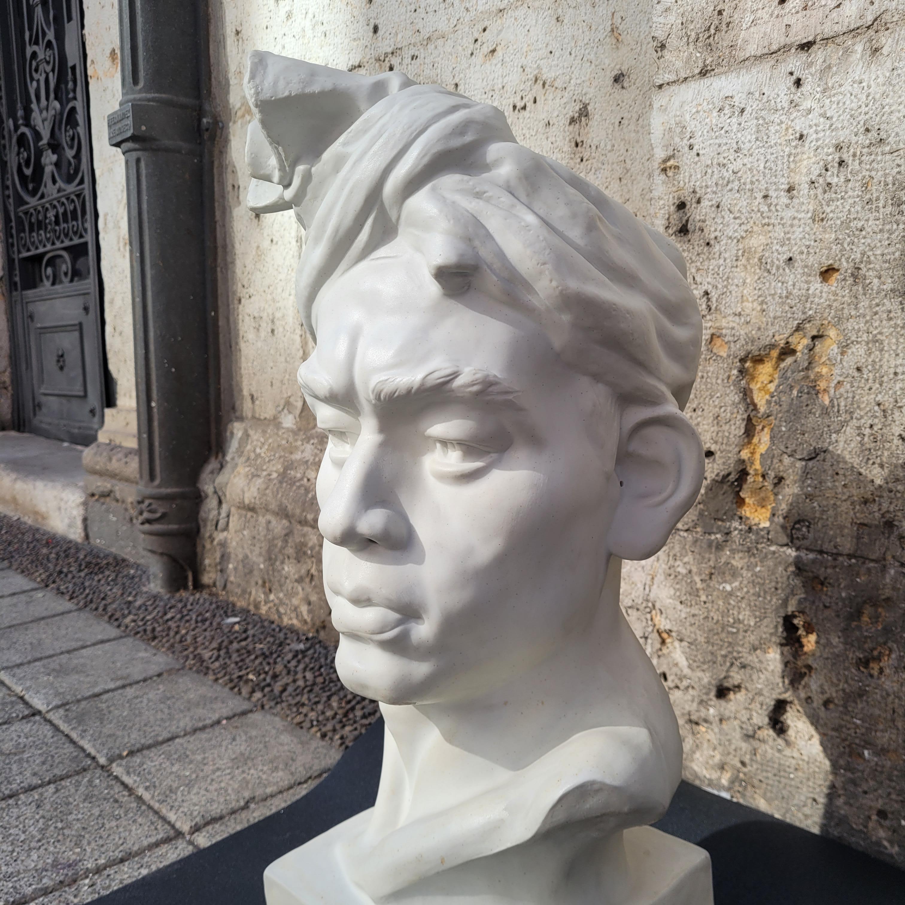 Vintage Sculpture Blanche Buste de Barbade Porcelaine et Plâtre France en vente 8