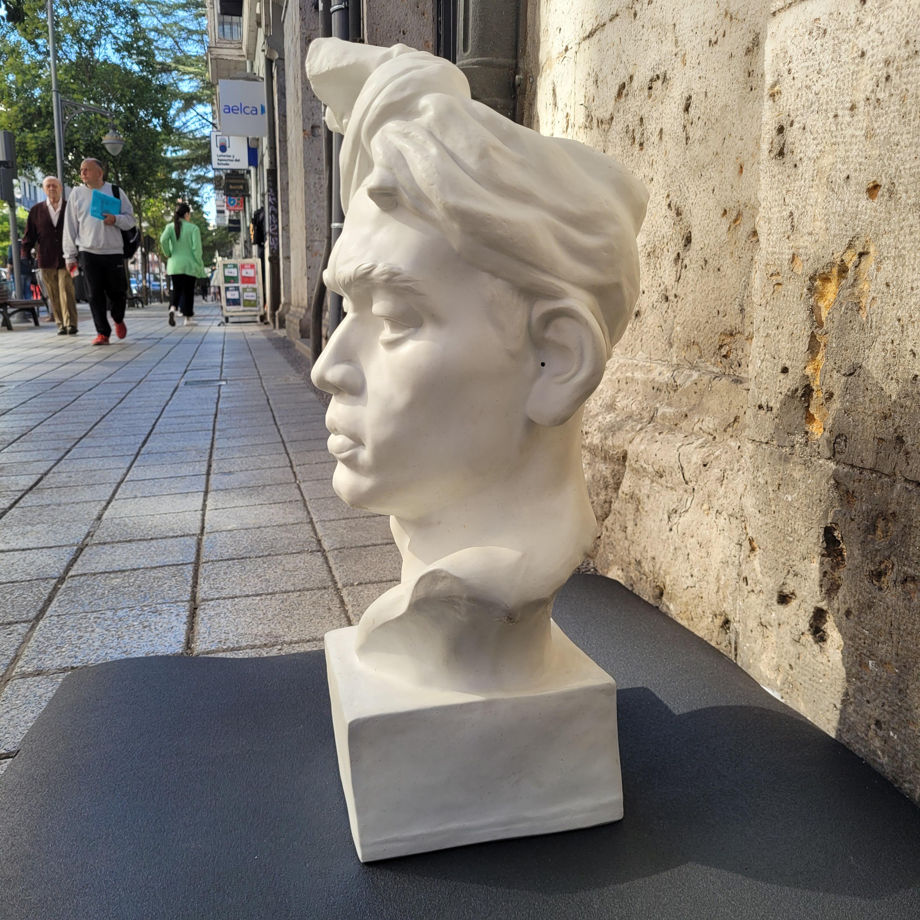 Vintage Sculpture Blanche Buste de Barbade Porcelaine et Plâtre France en vente 18