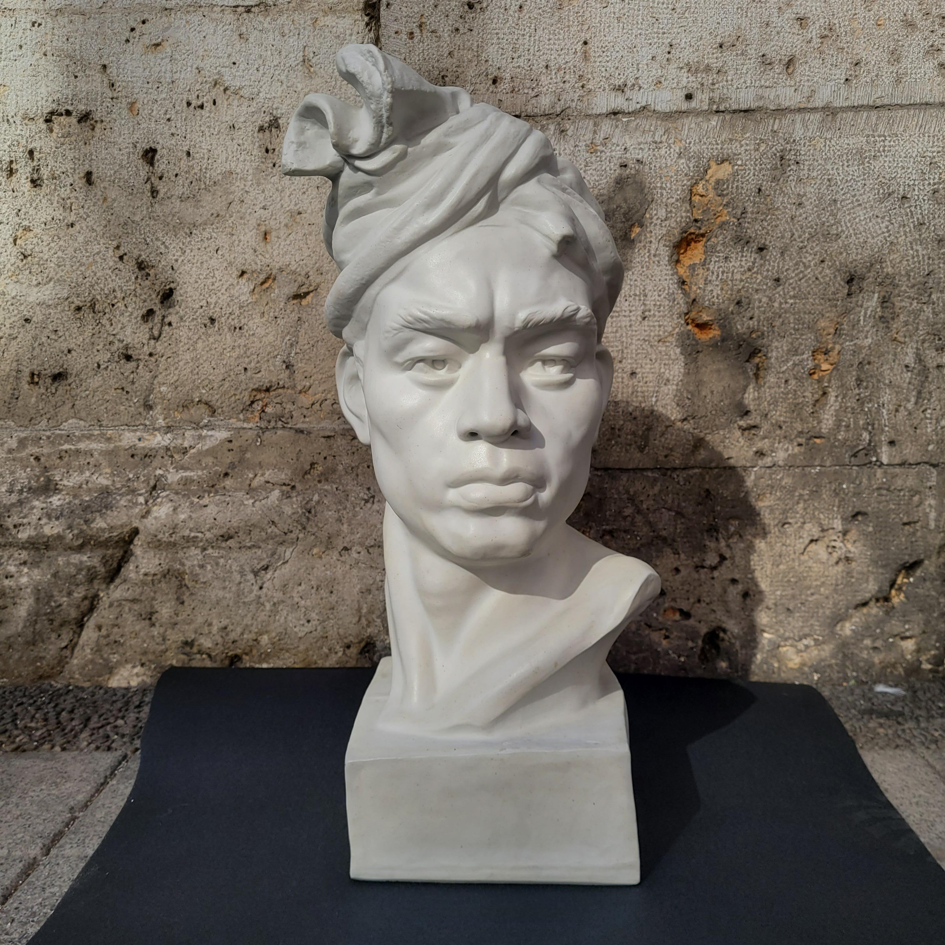 Vintage Sculpture Blanche Buste de Barbade Porcelaine et Plâtre France en vente 3