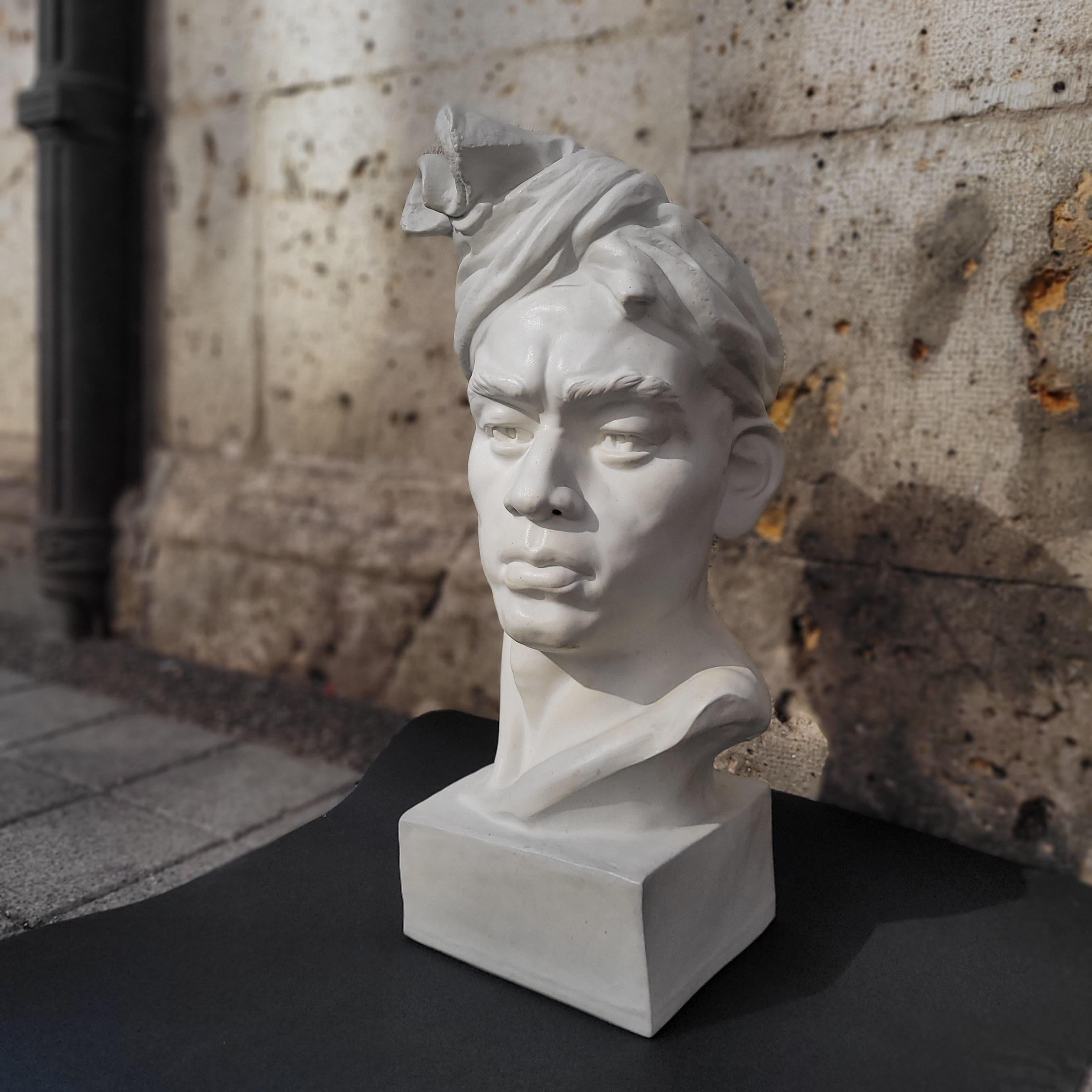 Vintage Sculpture Blanche Buste de Barbade Porcelaine et Plâtre France en vente 5