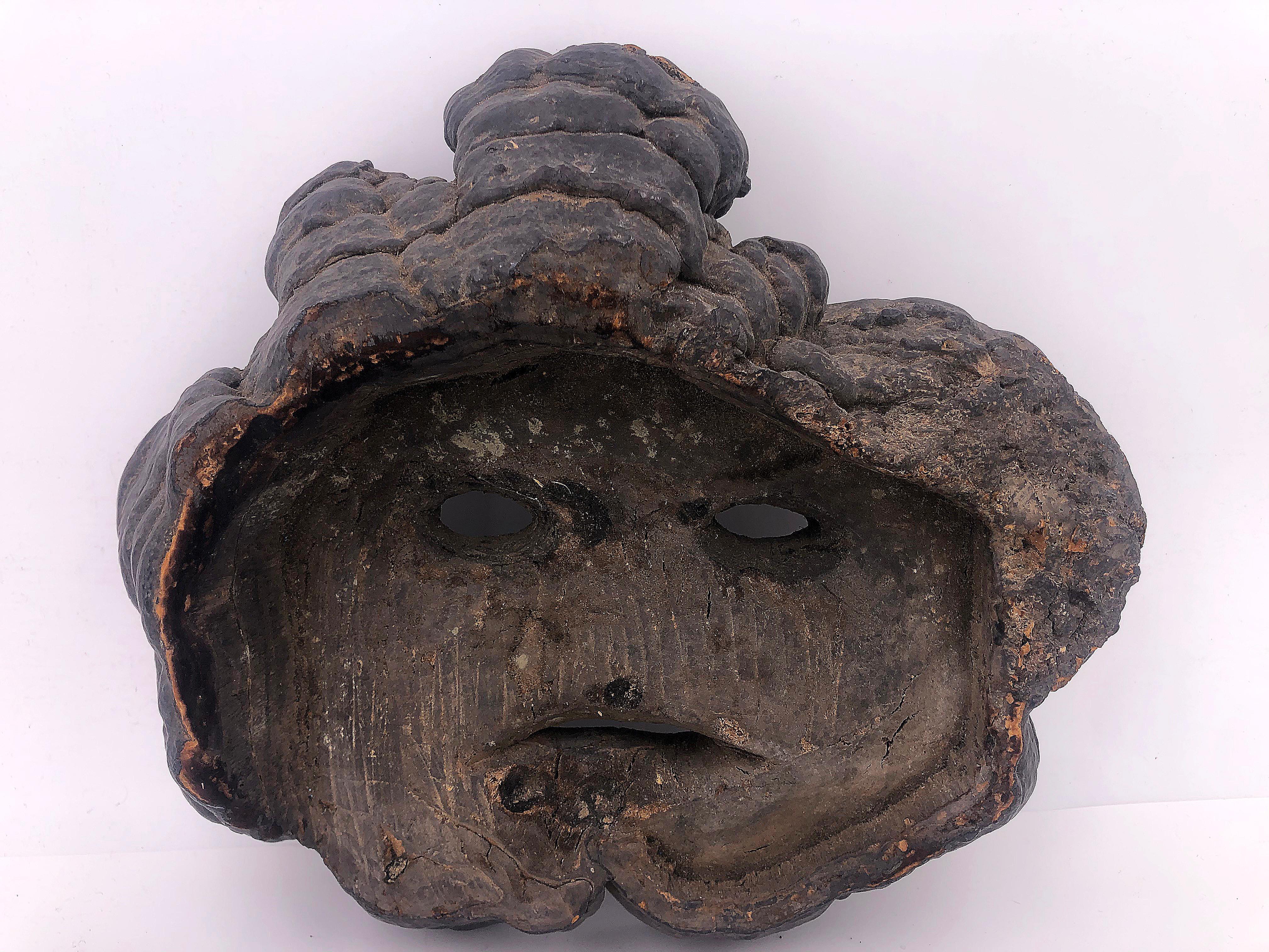 Mascarilla vintage de madera, marrón oscuro - Sculpture de Unknown