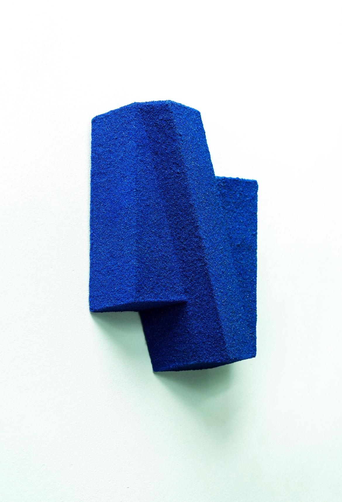 Was ist ein anderes Wort für BLUE? von Elena Shuppo – Sculpture von Unknown