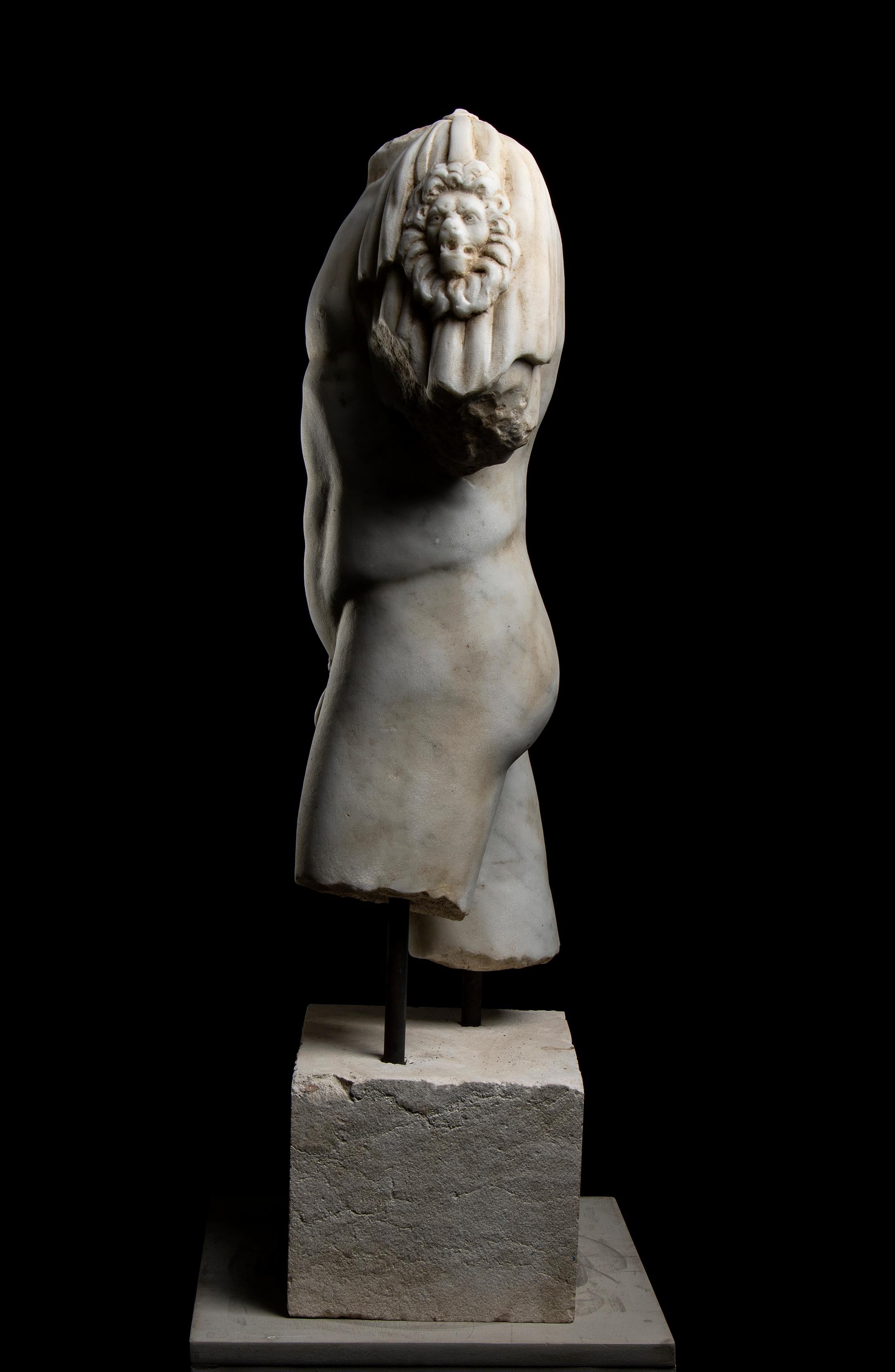 Scultura di Ercole in marmo bianco di Carrara del XX secolo - Sculpture Altro stile artistico di Unknown