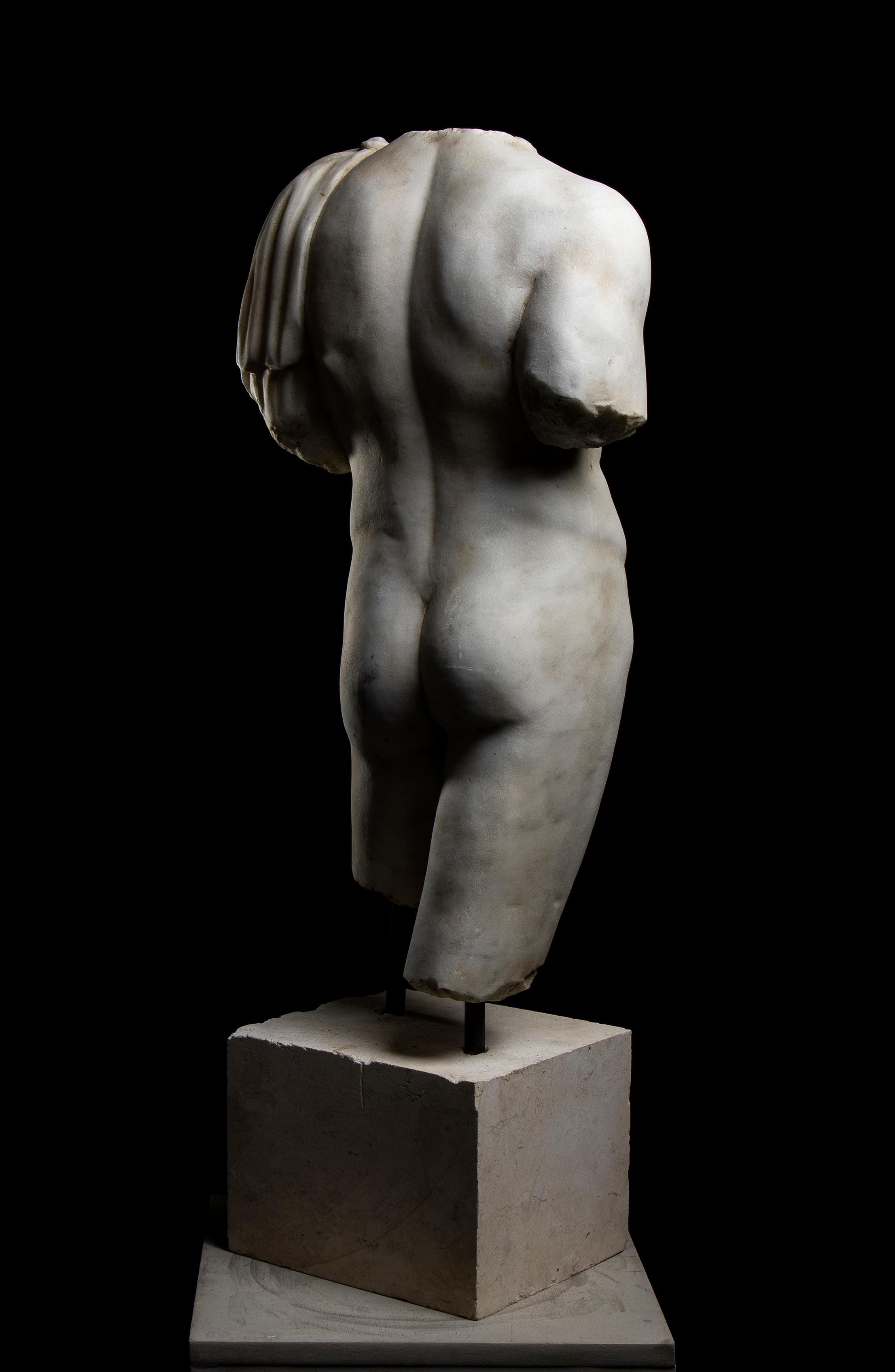 Scultura di Ercole in marmo bianco di Carrara del XX secolo 1