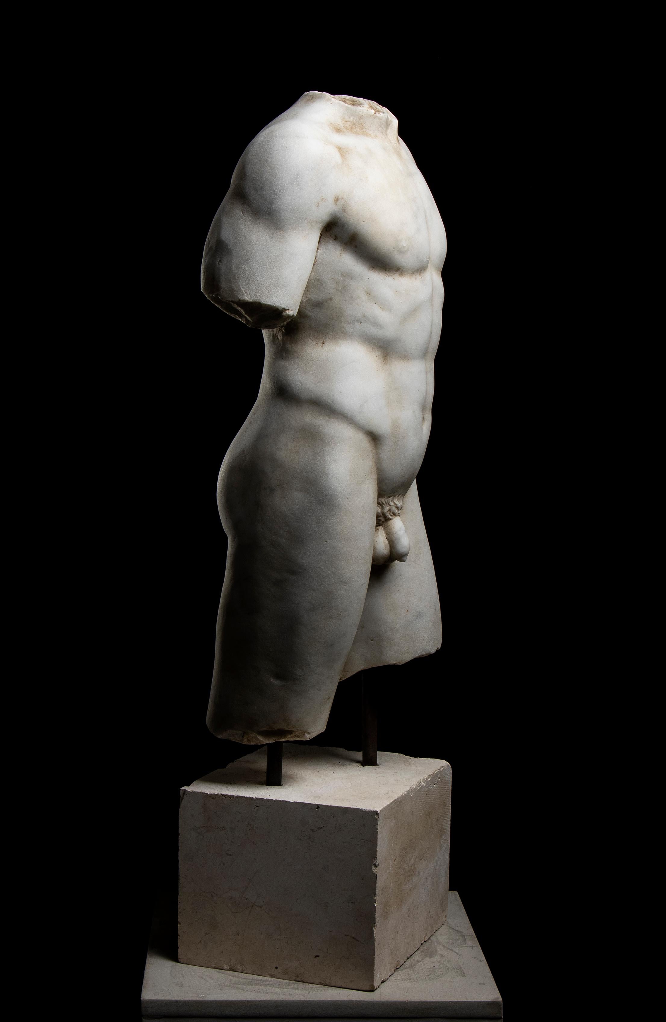 Scultura di Ercole in marmo bianco di Carrara del XX secolo 4