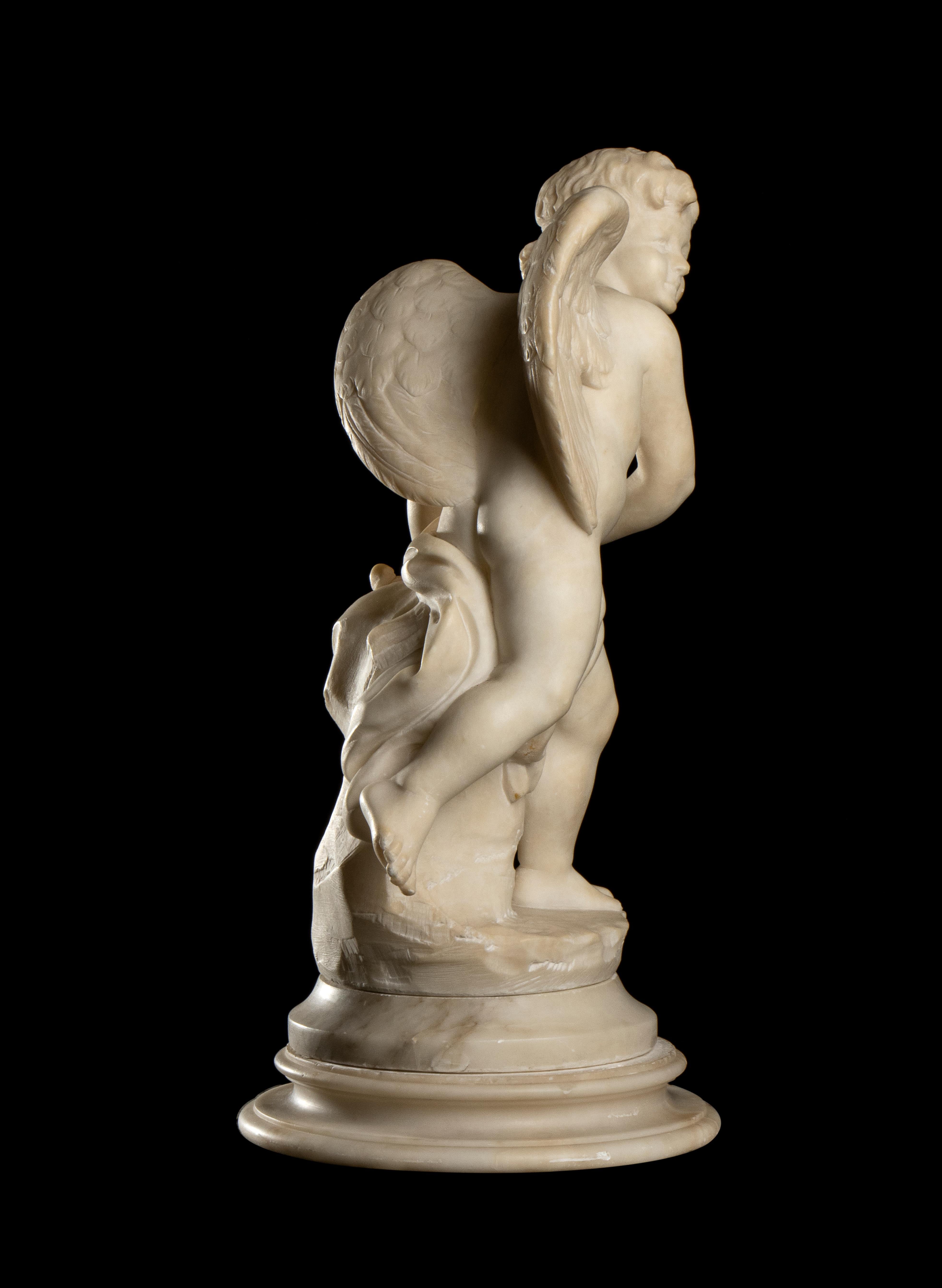 Scultura in marmo bianco del XIX secolo raffigurante Eros che prova una delle sue Arrow - Figurative Sculpture Nero di Unknown